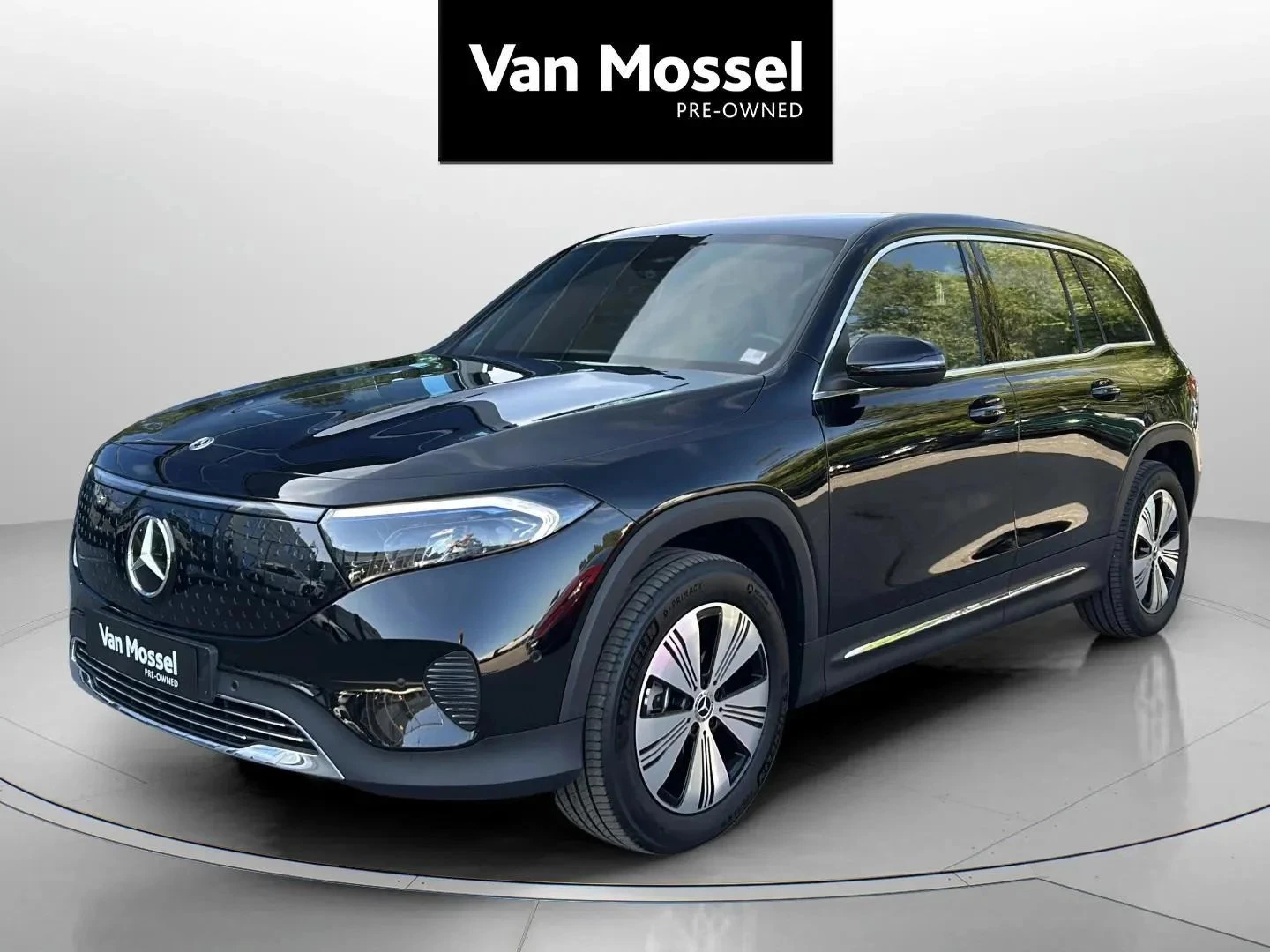 Mercedes-Benz-EQB-image-0