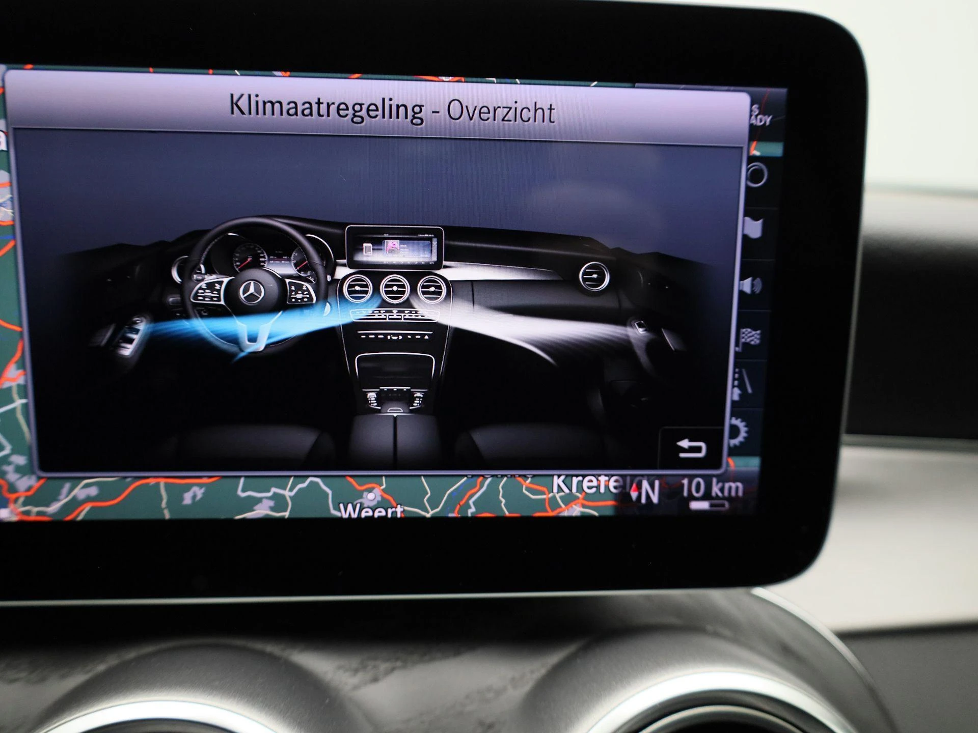 Mercedes-Benz-C-Klasse-image-24