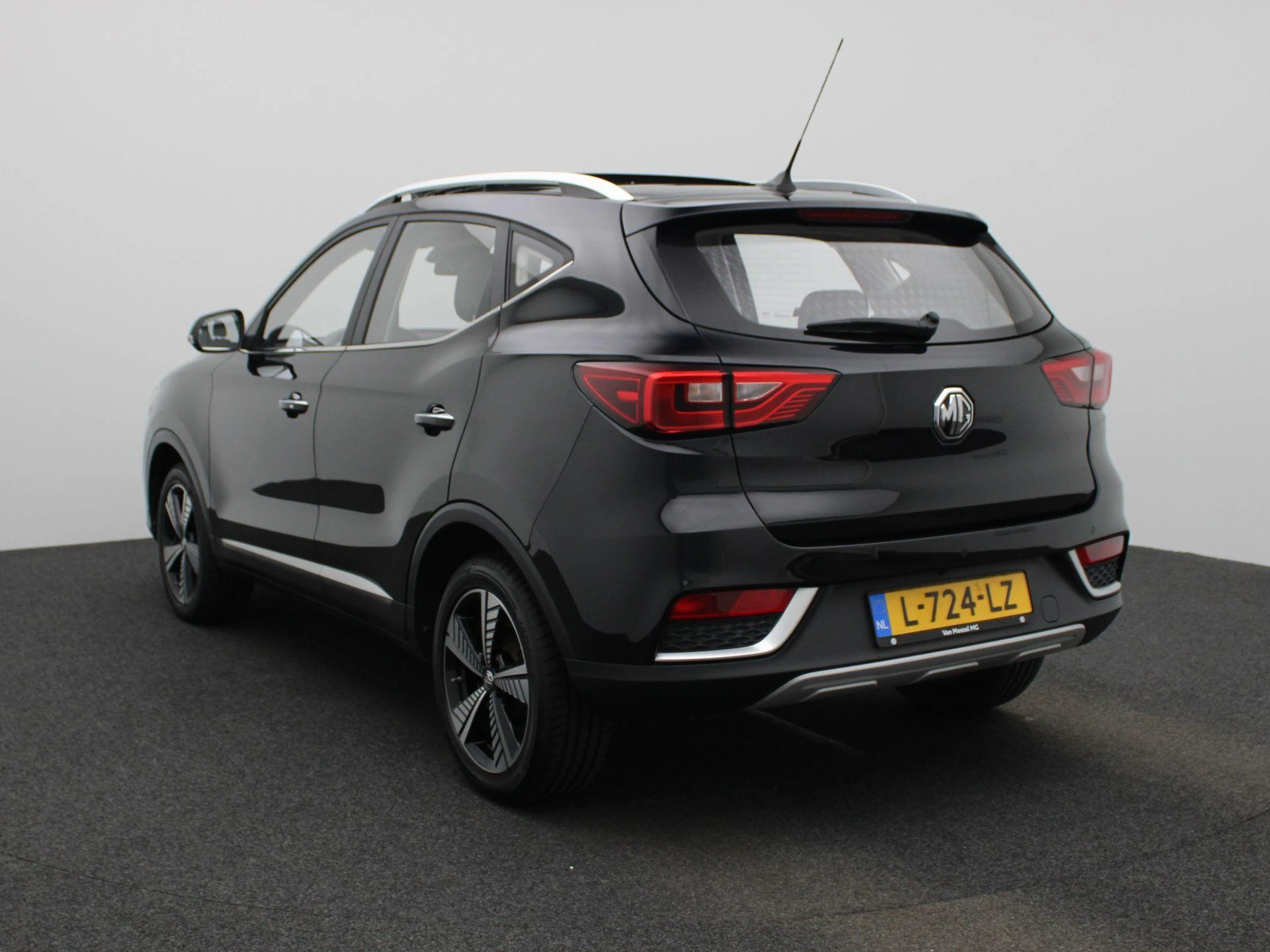 MG-ZS EV-image-1