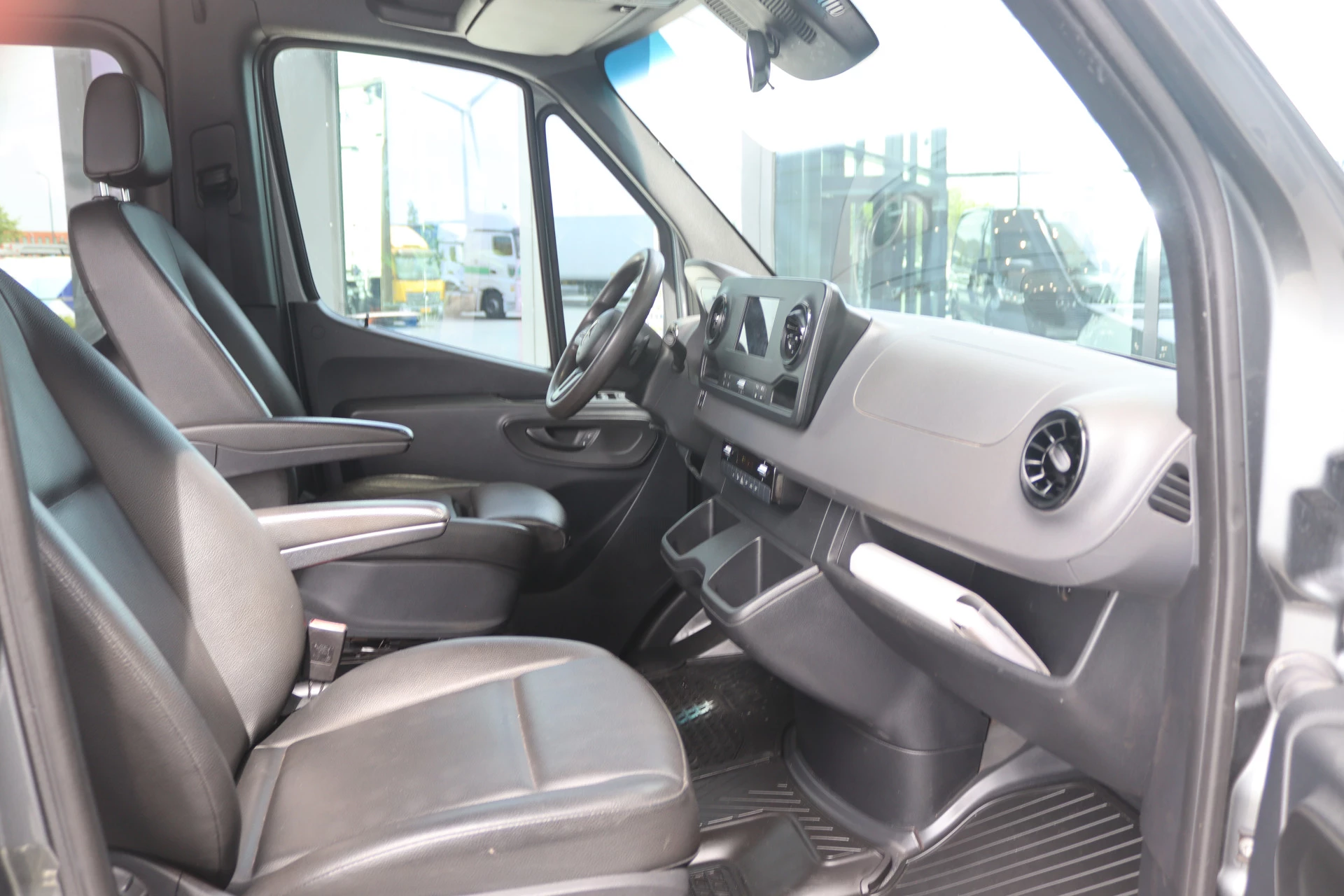 Mercedes-Benz Sprinter 319 3.0 V6 CDI Aut. L3H2 Dub Cab. |NAVI/MBUX/AIRCO/ALARM