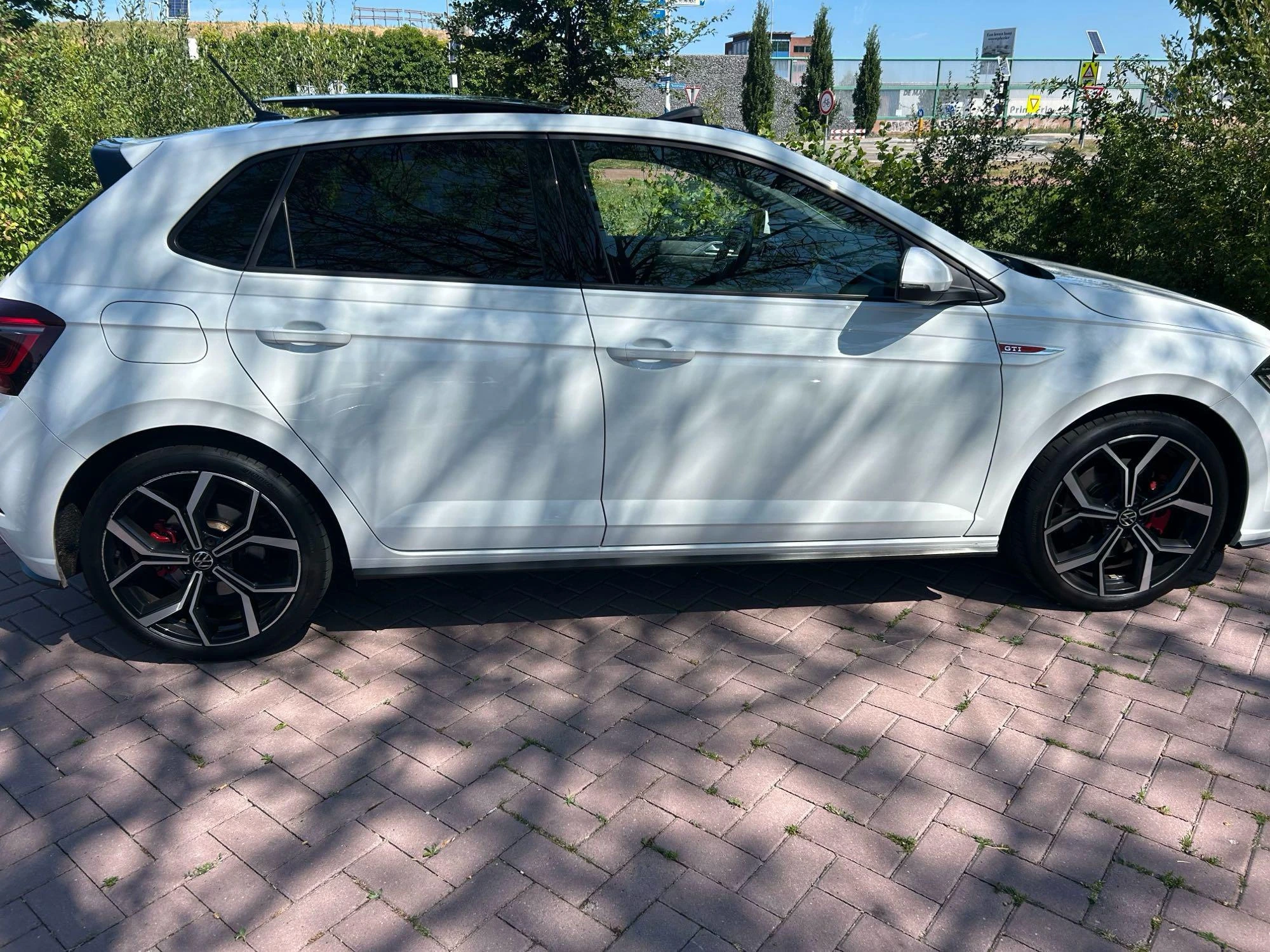 Volkswagen-Polo-image-4