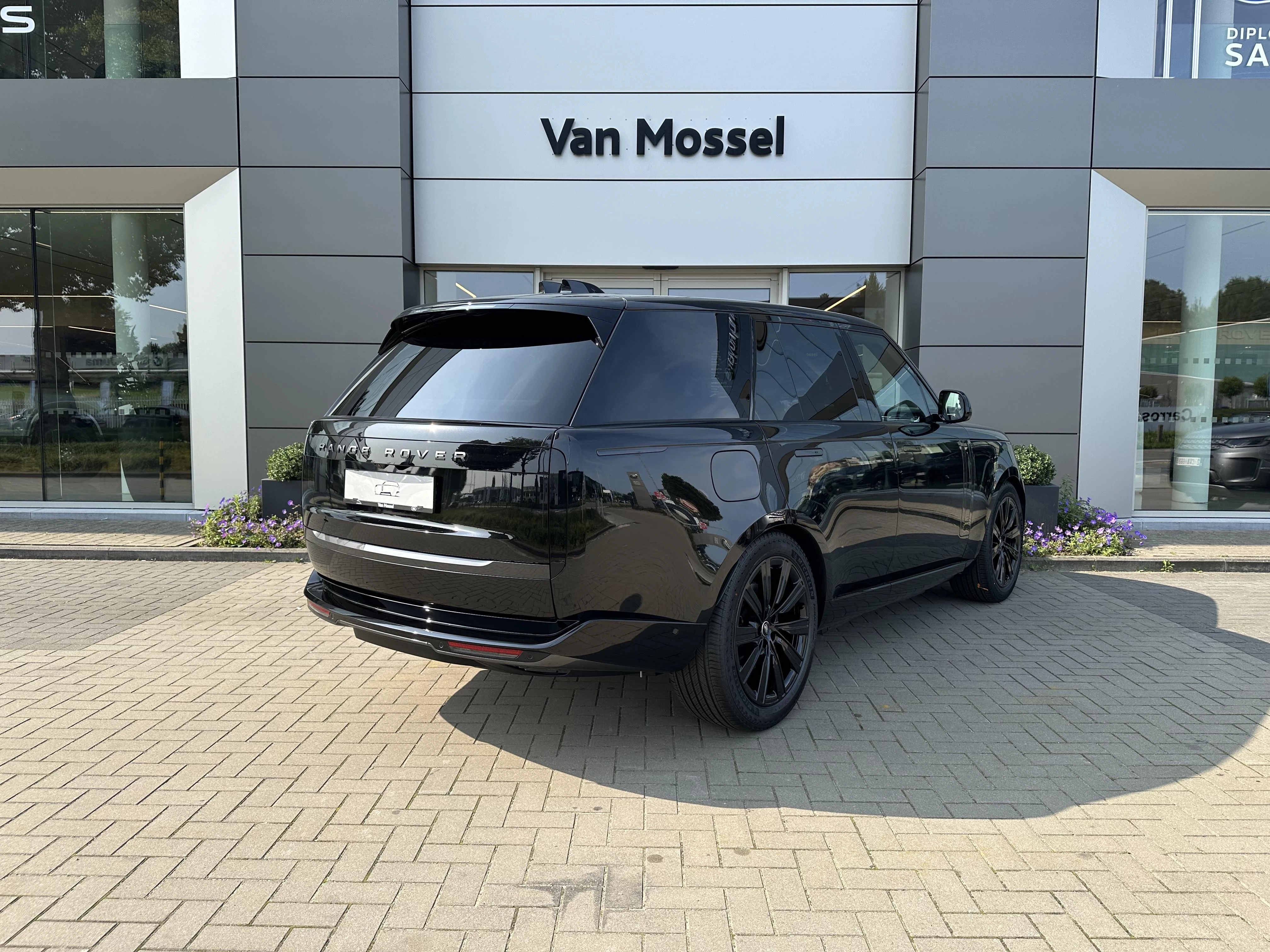 Land Rover-Range Rover-image-4