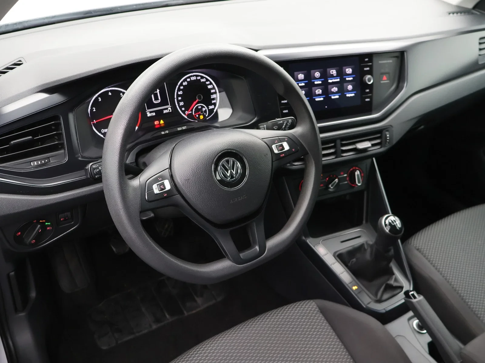 Volkswagen-Polo-image-13