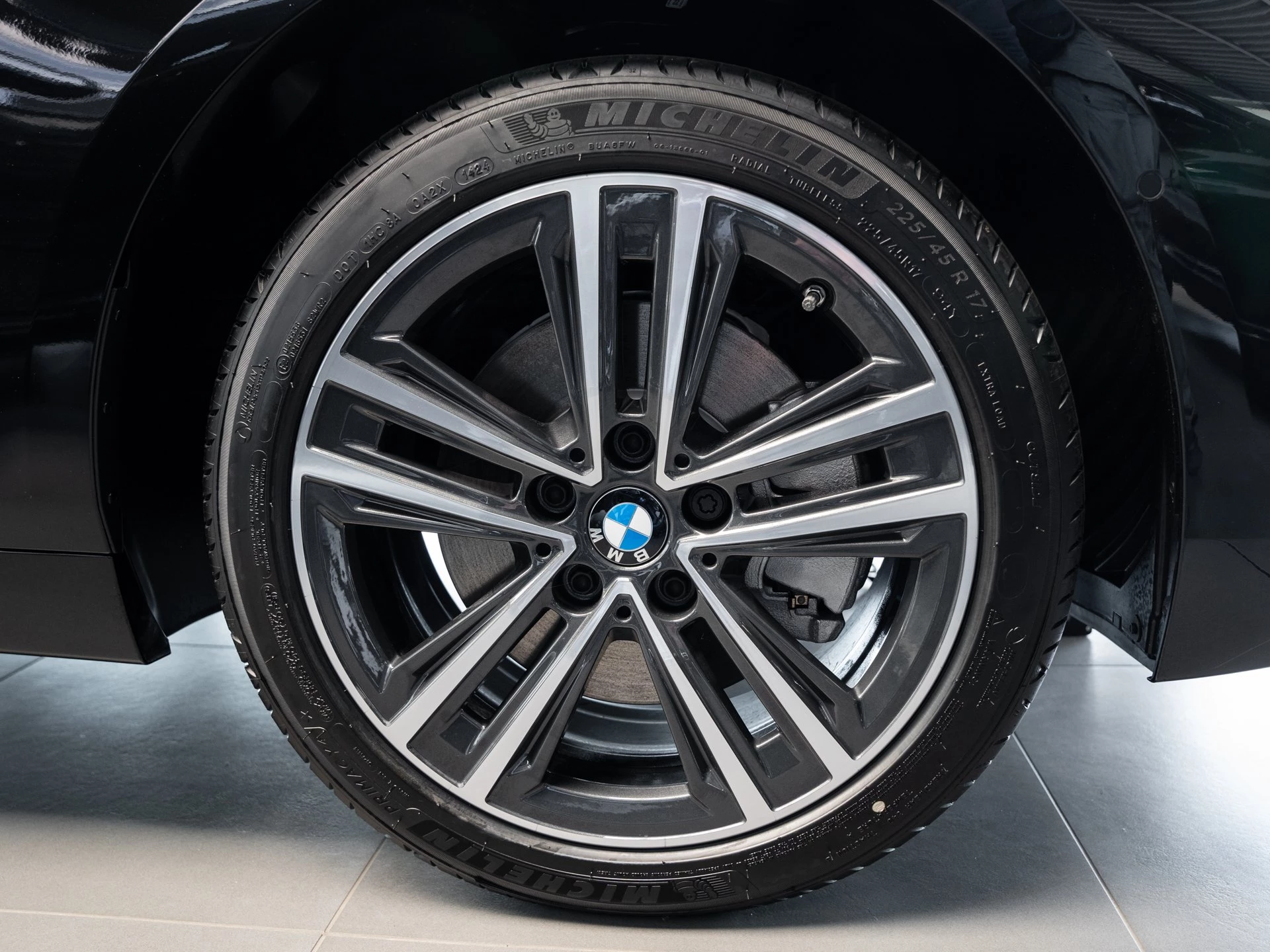 BMW 1er Reihe 118i Aut. Advantage. 17 Zoll. Driving Assist. Adaptiver LED Scheinwerfer
