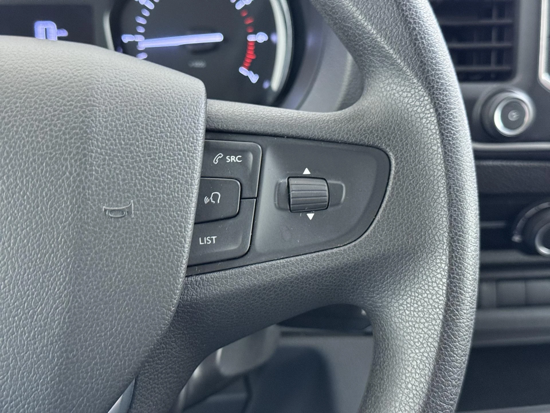 Peugeot-Expert-image-24