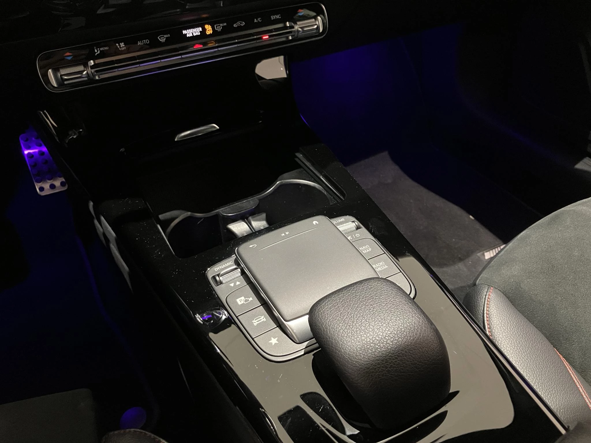 Mercedes-Benz-CLA-image-33