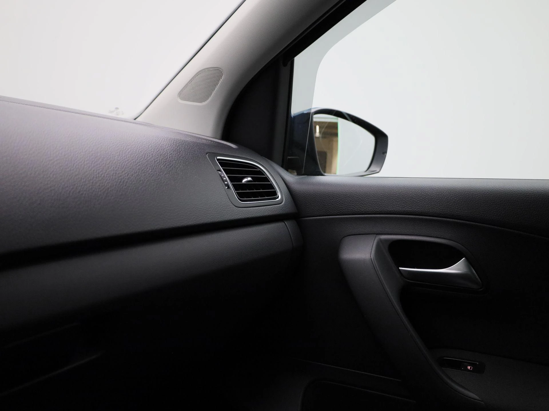 Volkswagen-Polo-image-20