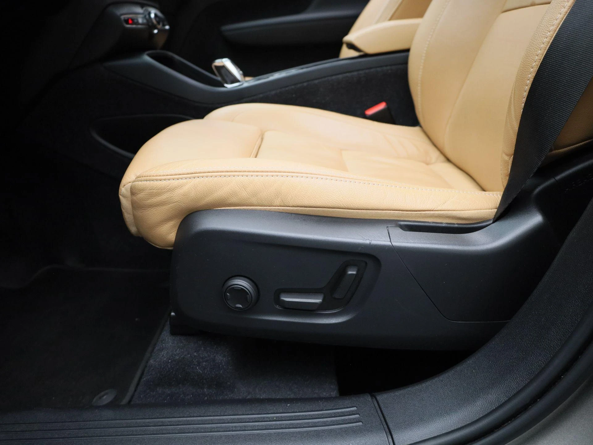 Volvo-XC40-image-30