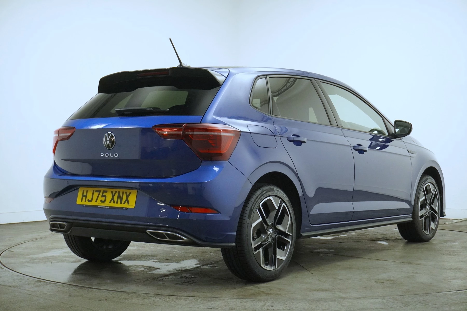 Volkswagen-Polo-image-13
