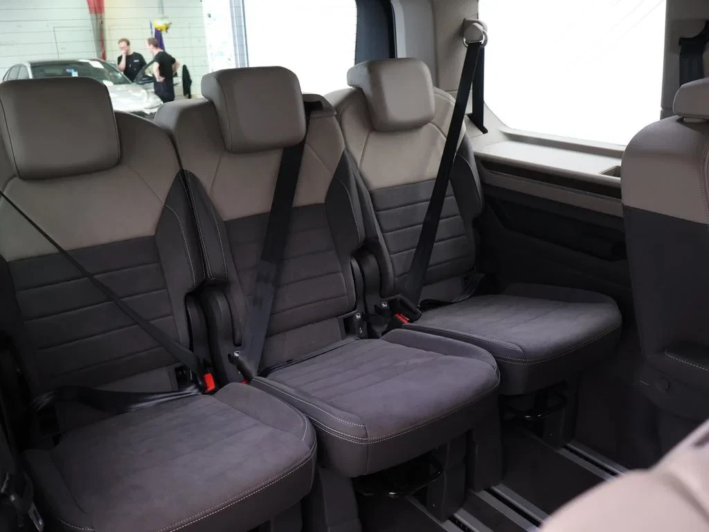 Volkswagen-Multivan-image-11