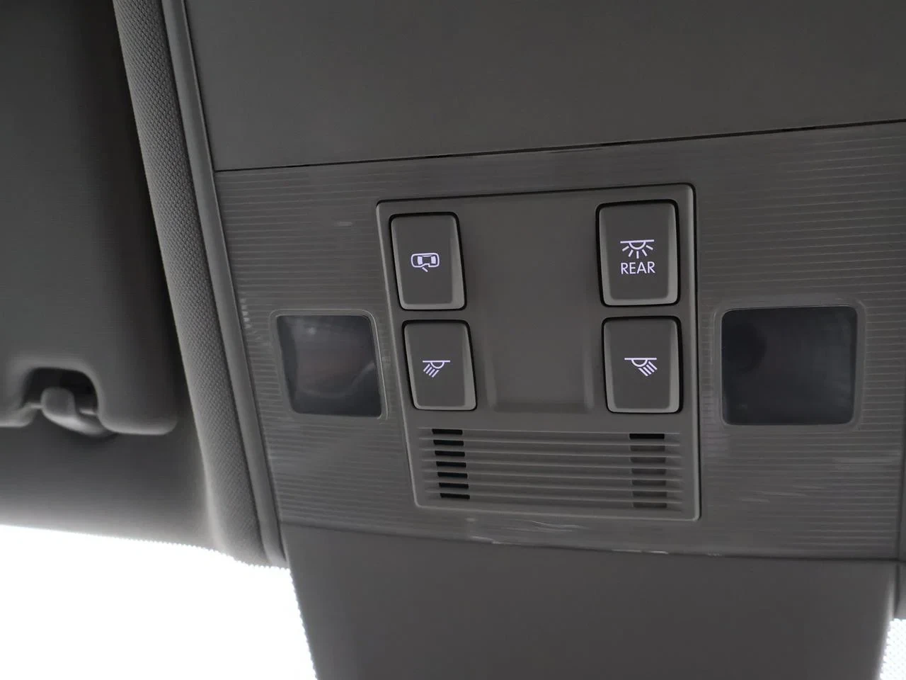 Volkswagen-Touran-image-24