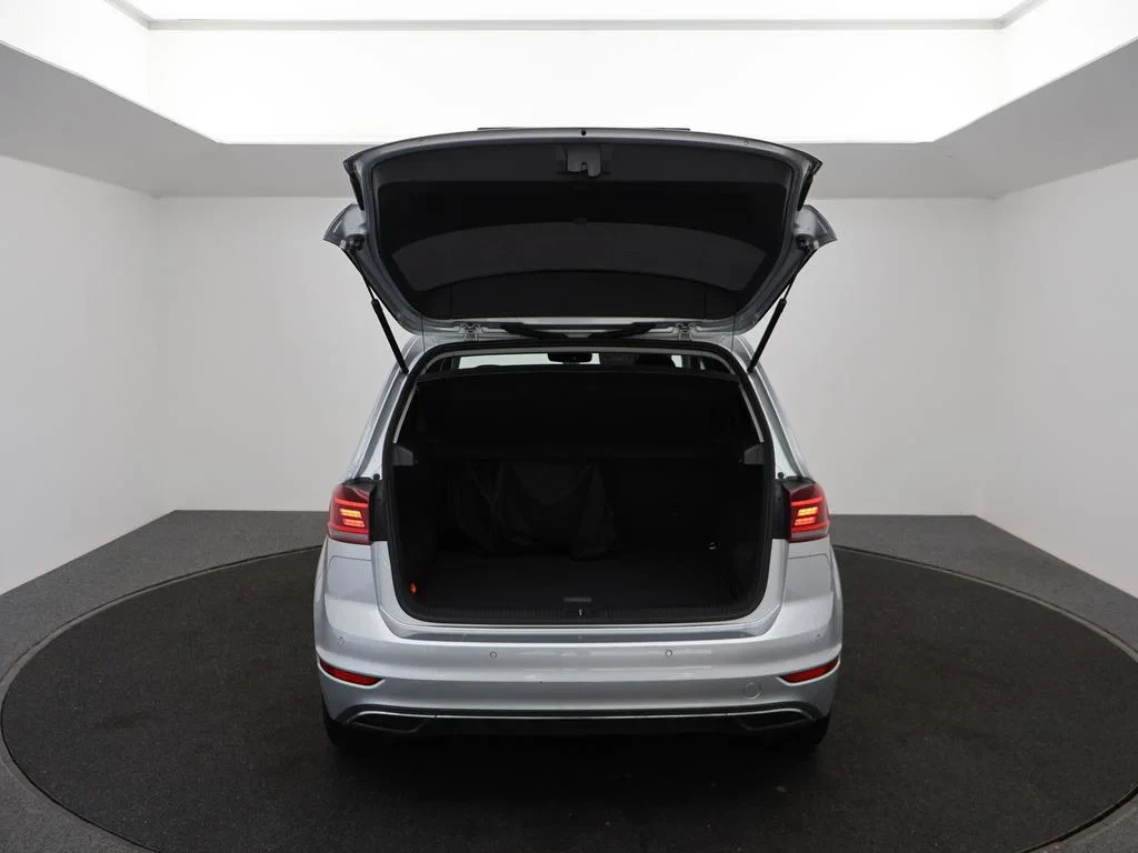 Volkswagen-Golf Sportsvan-image-11