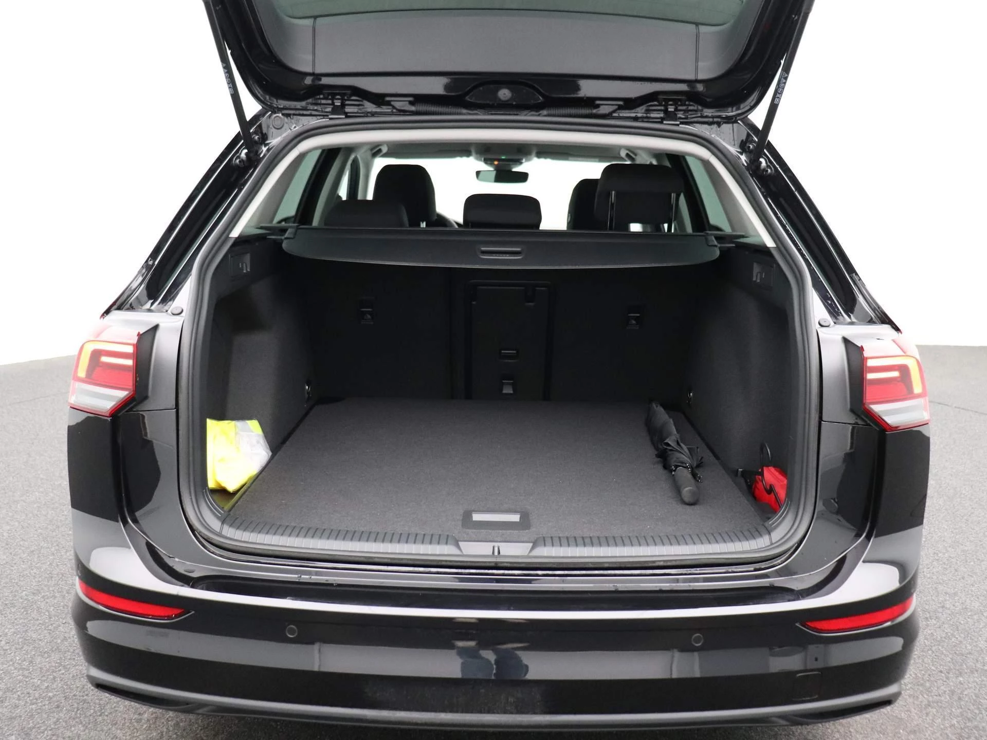 Volkswagen-Golf-image-12