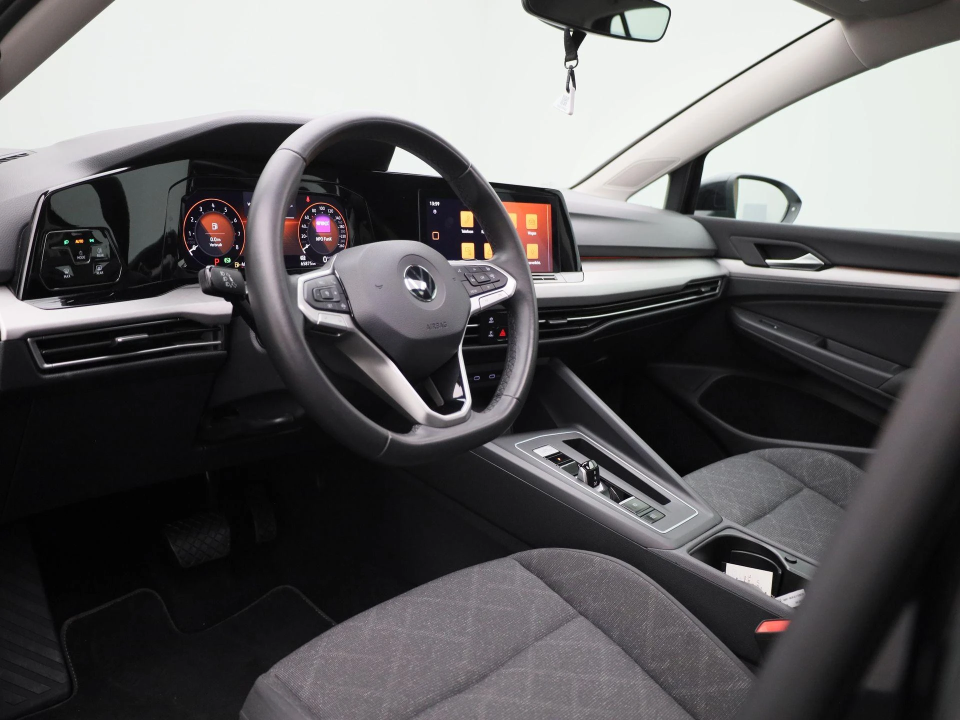Volkswagen-Golf-image-29