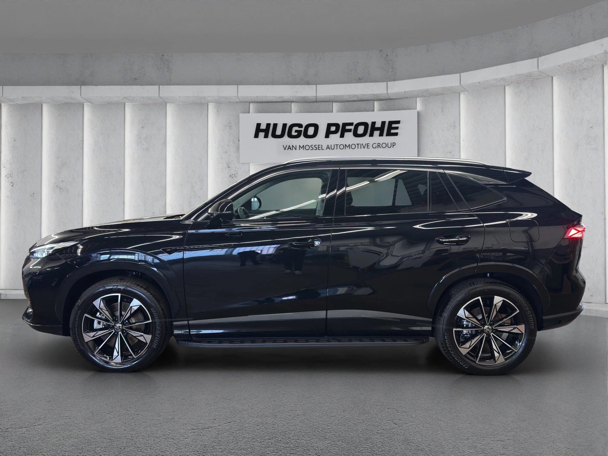 MG HS Luxury 1.5 T PHEV Sports Utility Vehicle. 200 kW. 5-türig