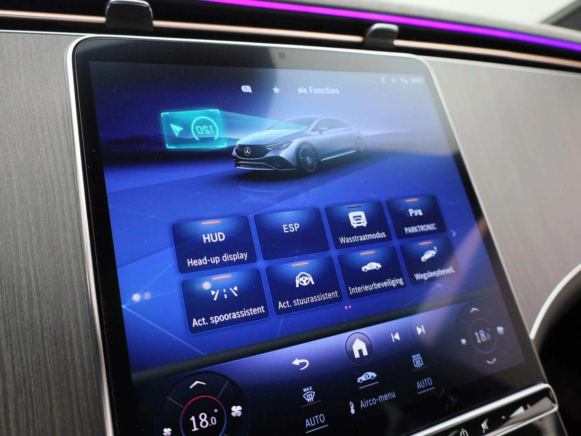 Mercedes-Benz-EQE-image-40