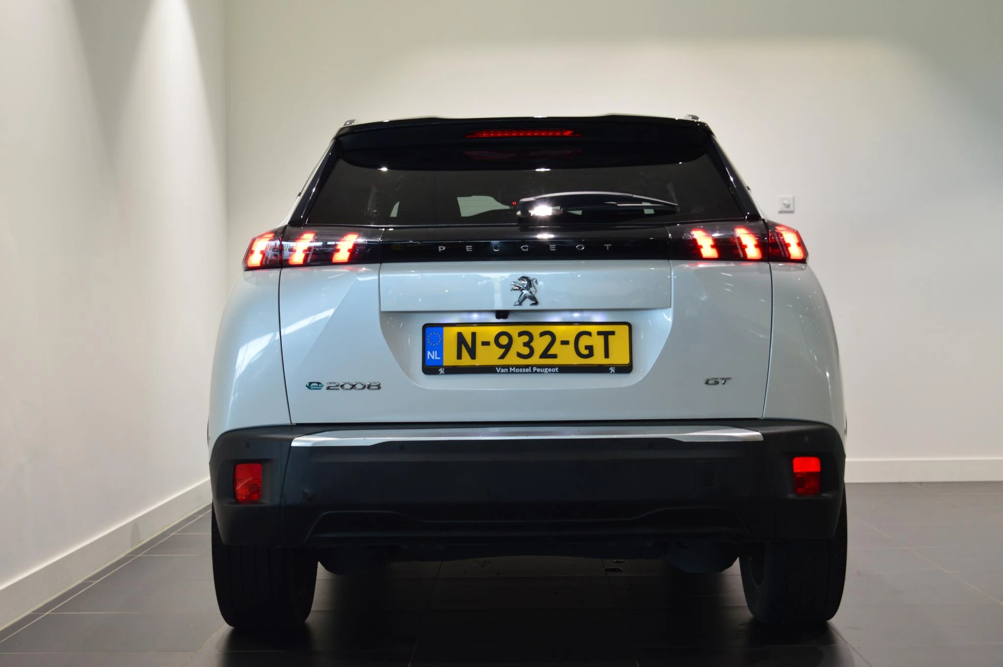 Peugeot-e-2008-image-5