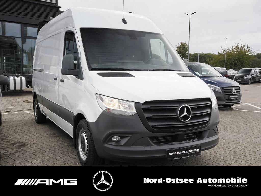 Mercedes-Benz-Sprinter-image-2
