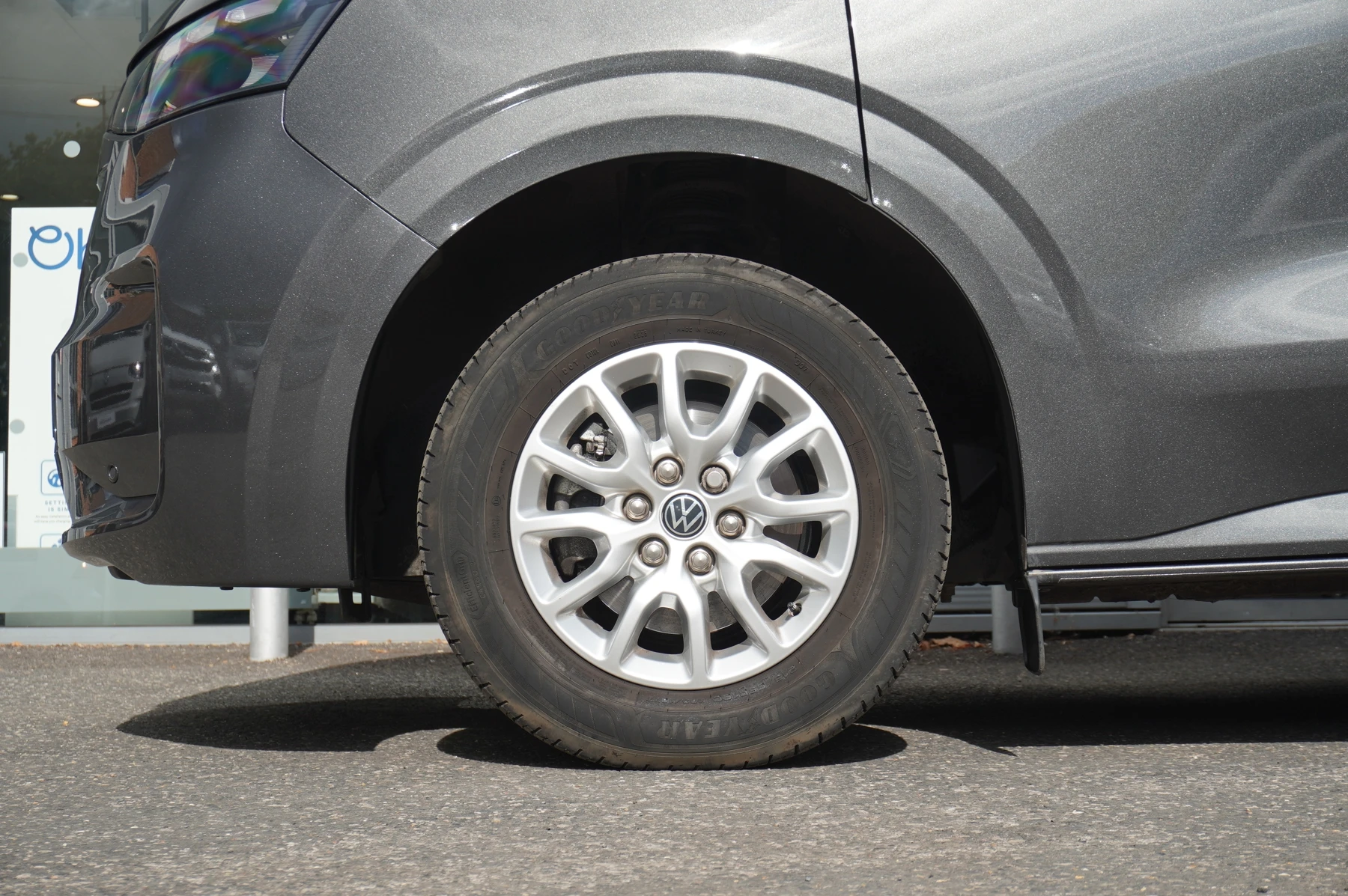 Volkswagen-Transporter-image-4