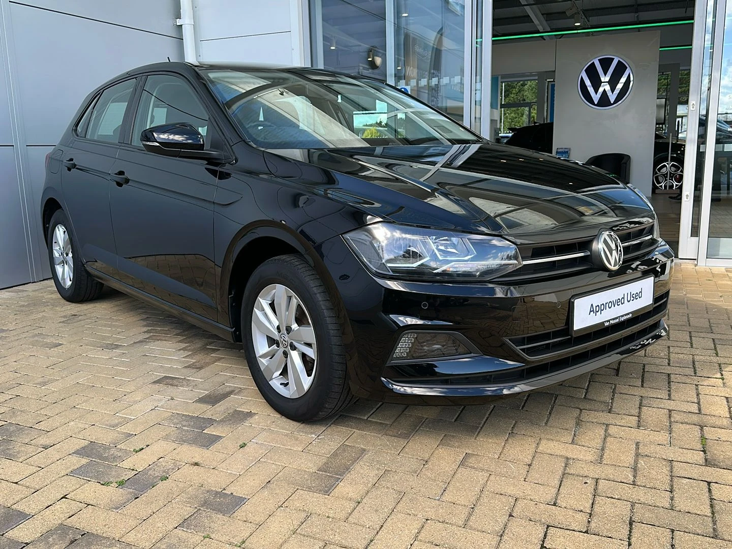Volkswagen-Polo-image-18