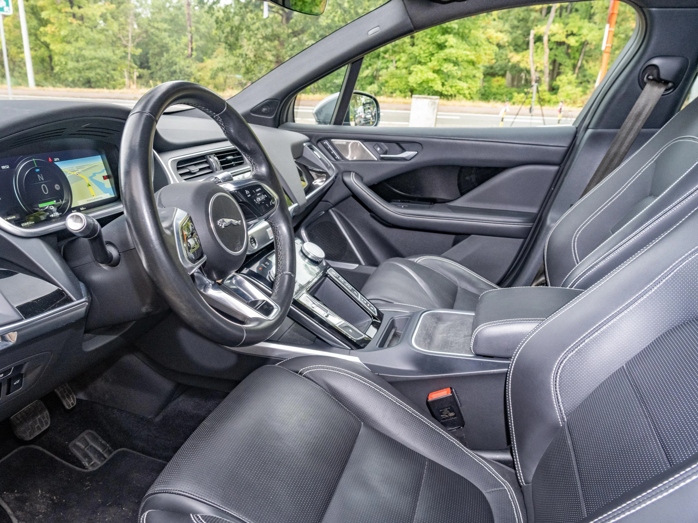 Jaguar-I-PACE-image-7
