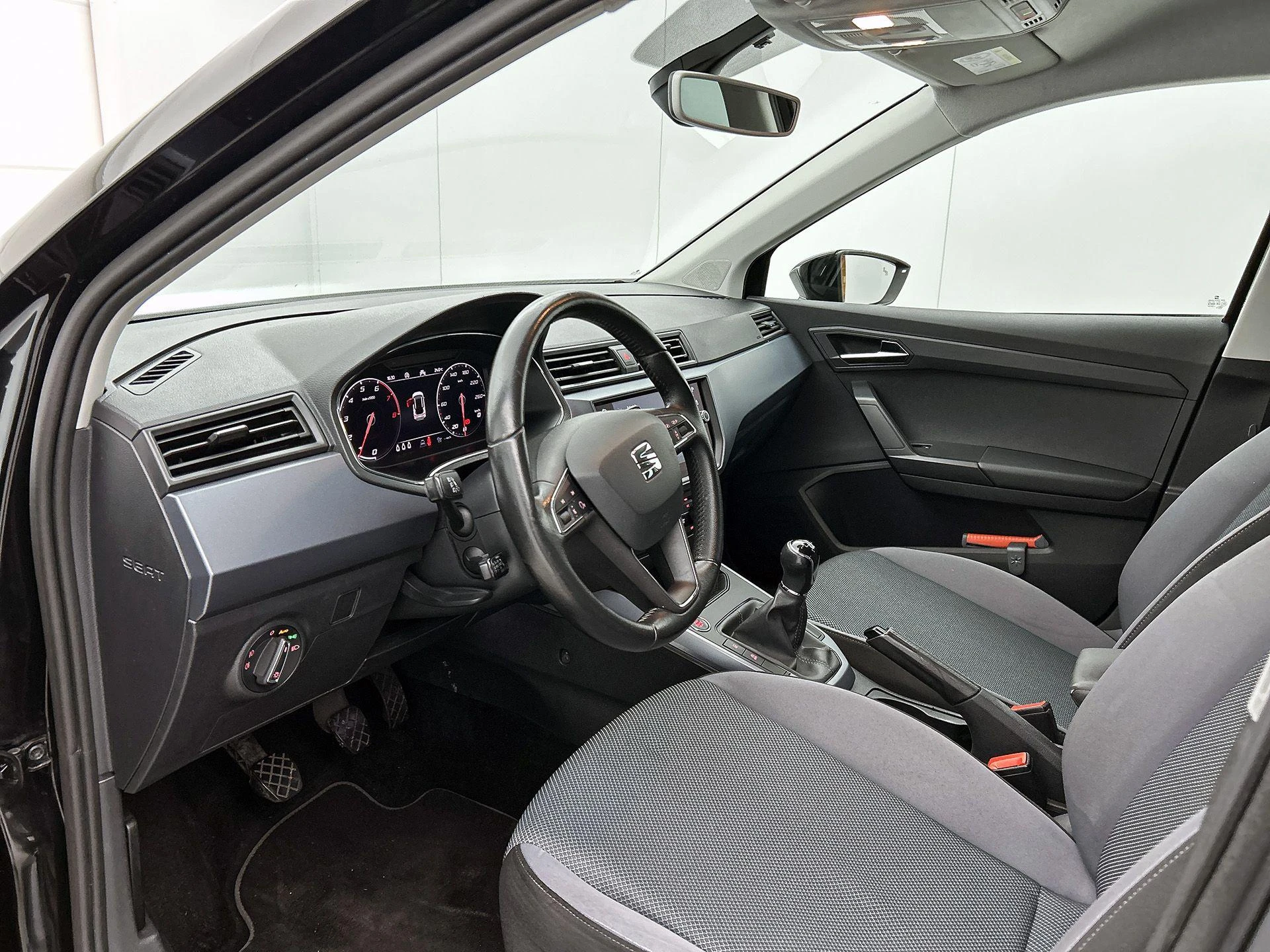 SEAT-Arona-image-17