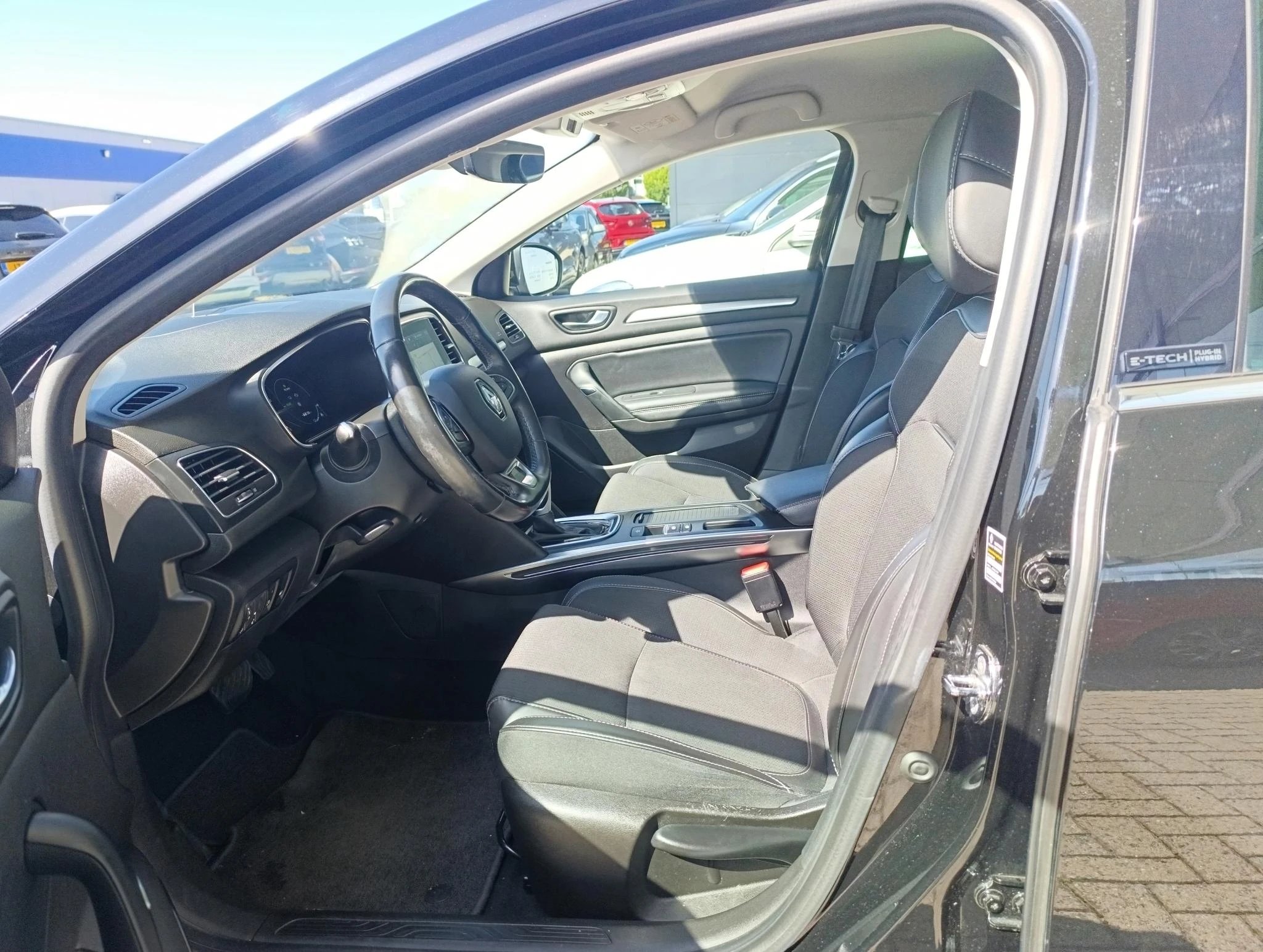 Renault-Megane E-Tech-image-14