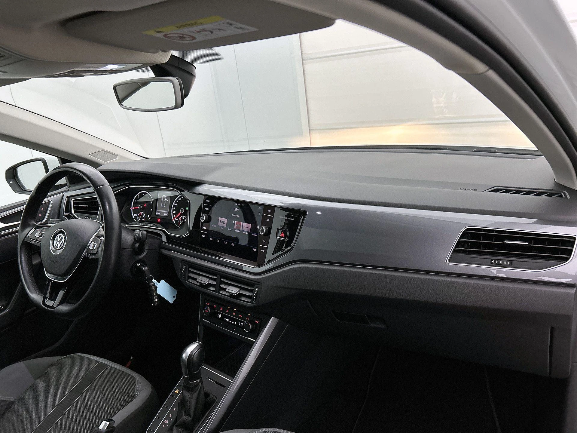 Volkswagen-Polo-image-18