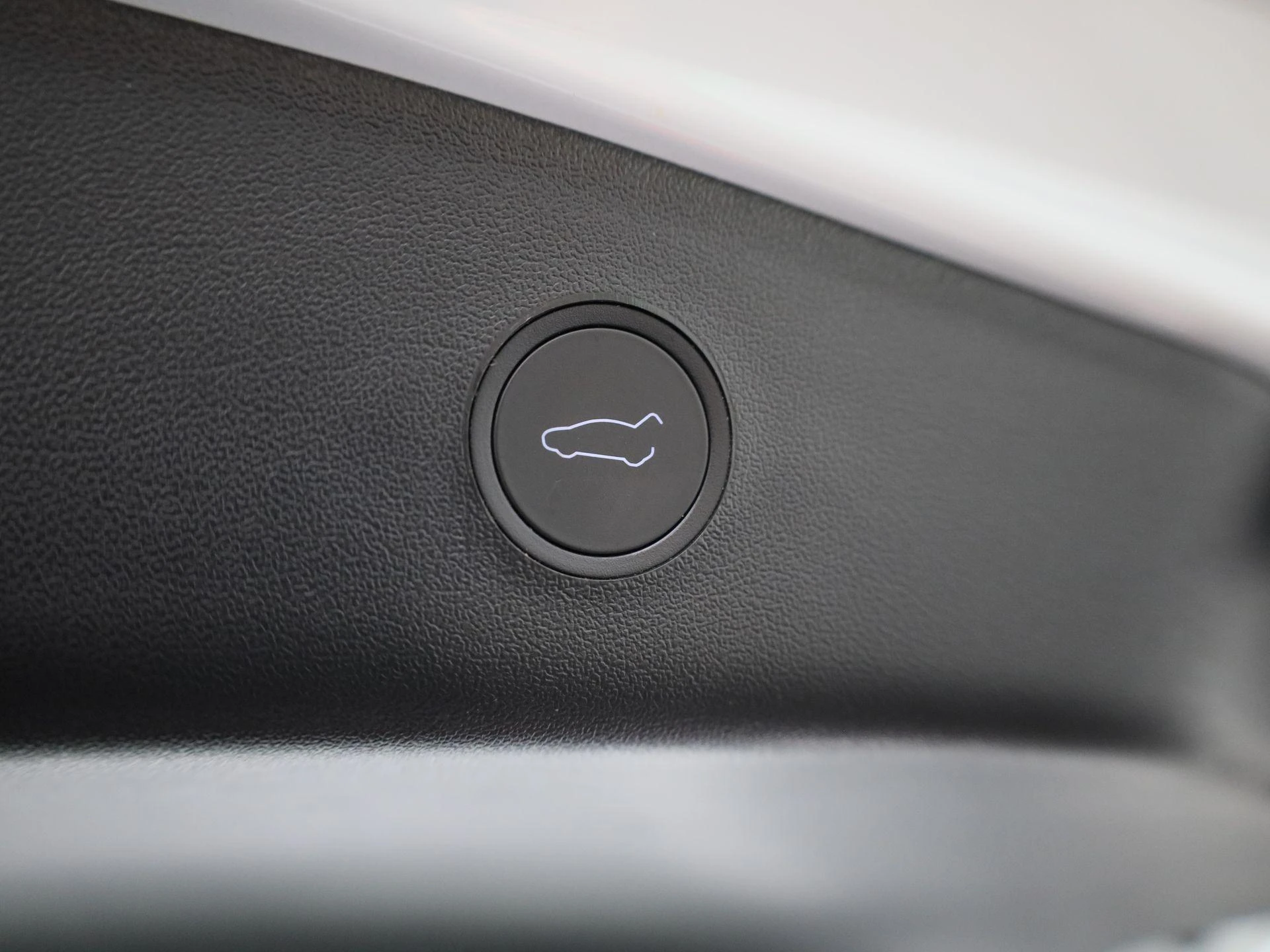 Tesla-Model 3-image-14