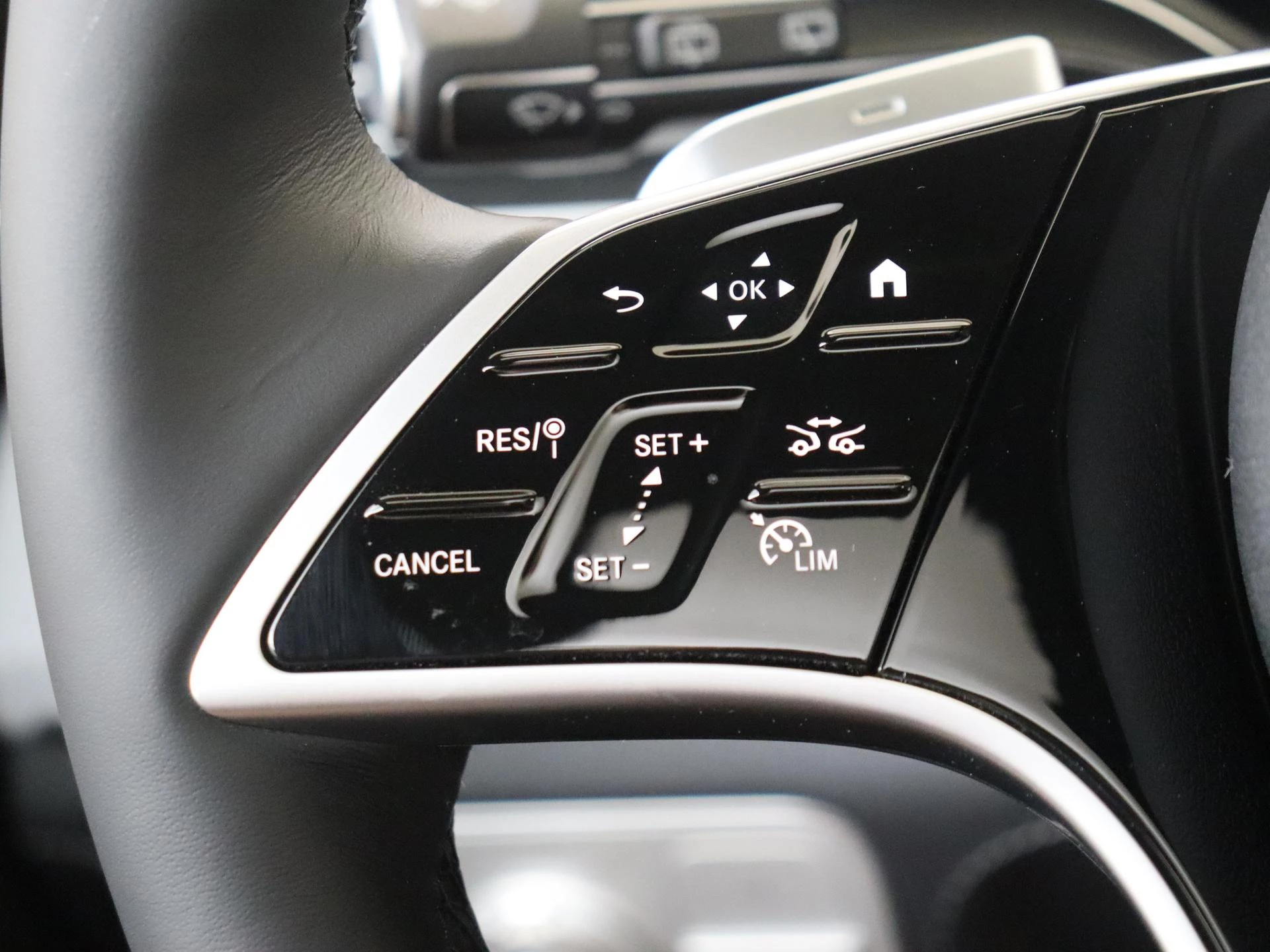Mercedes-Benz-GLE-image-12