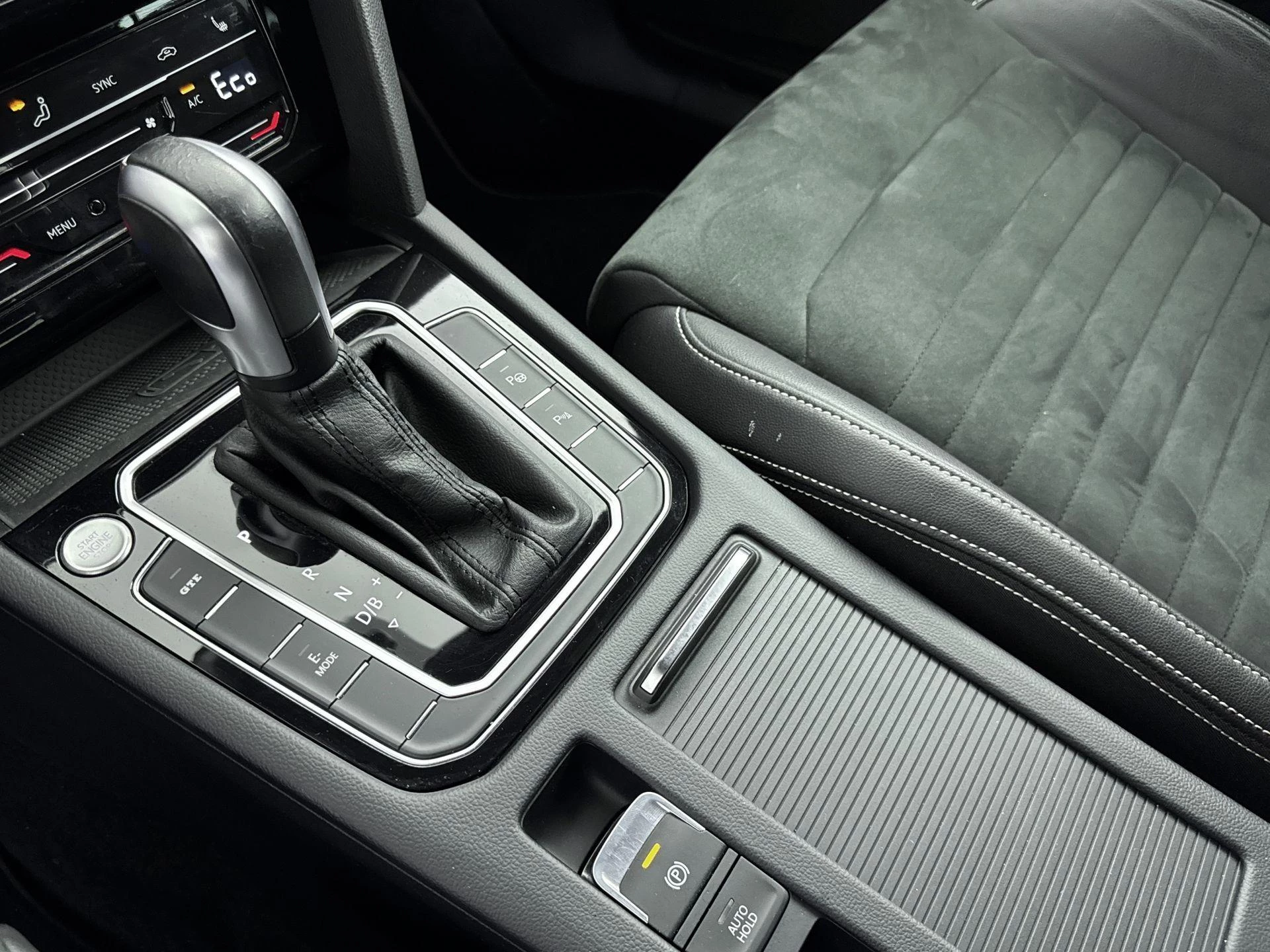 Volkswagen-Passat-image-12