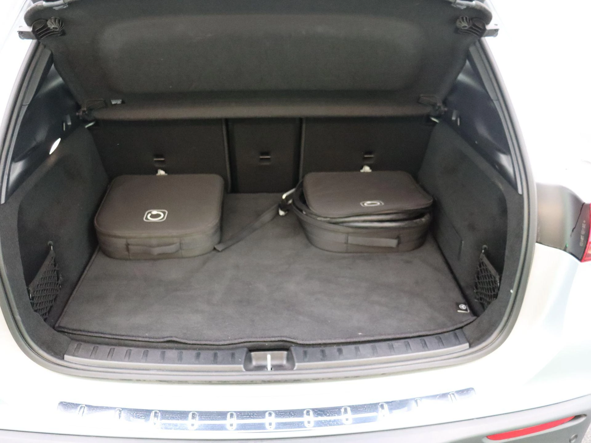 Mercedes-Benz EQA 250+ AMG Line + CARPLAY + PANORAMISCH DAK + NIGHTPAKKET +