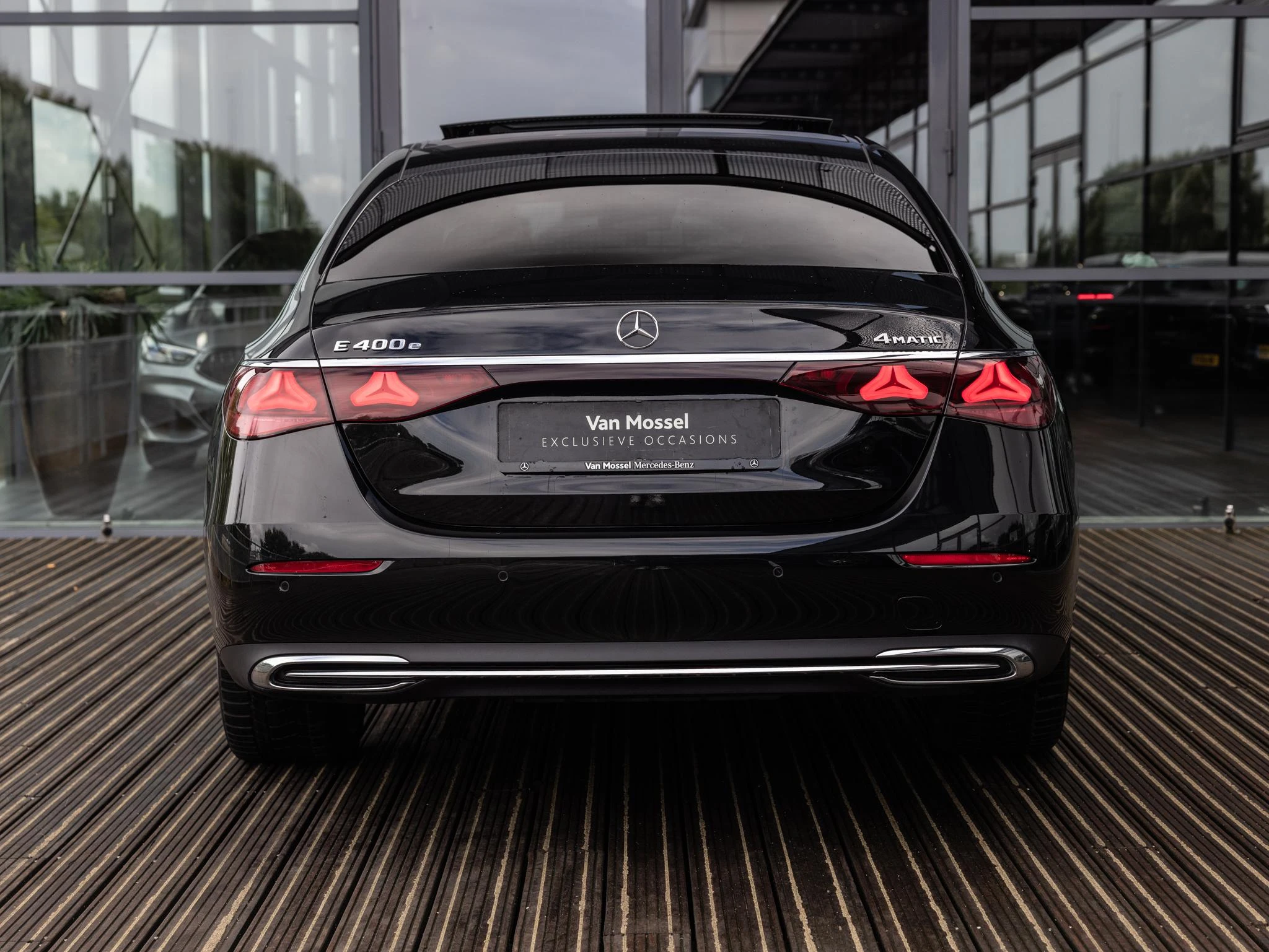 Mercedes-Benz-E-Klasse-image-4