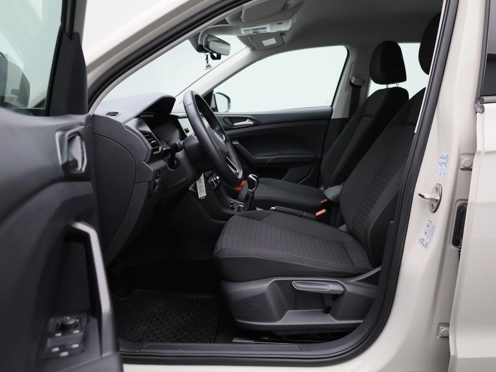 Volkswagen-T-Cross-image-10