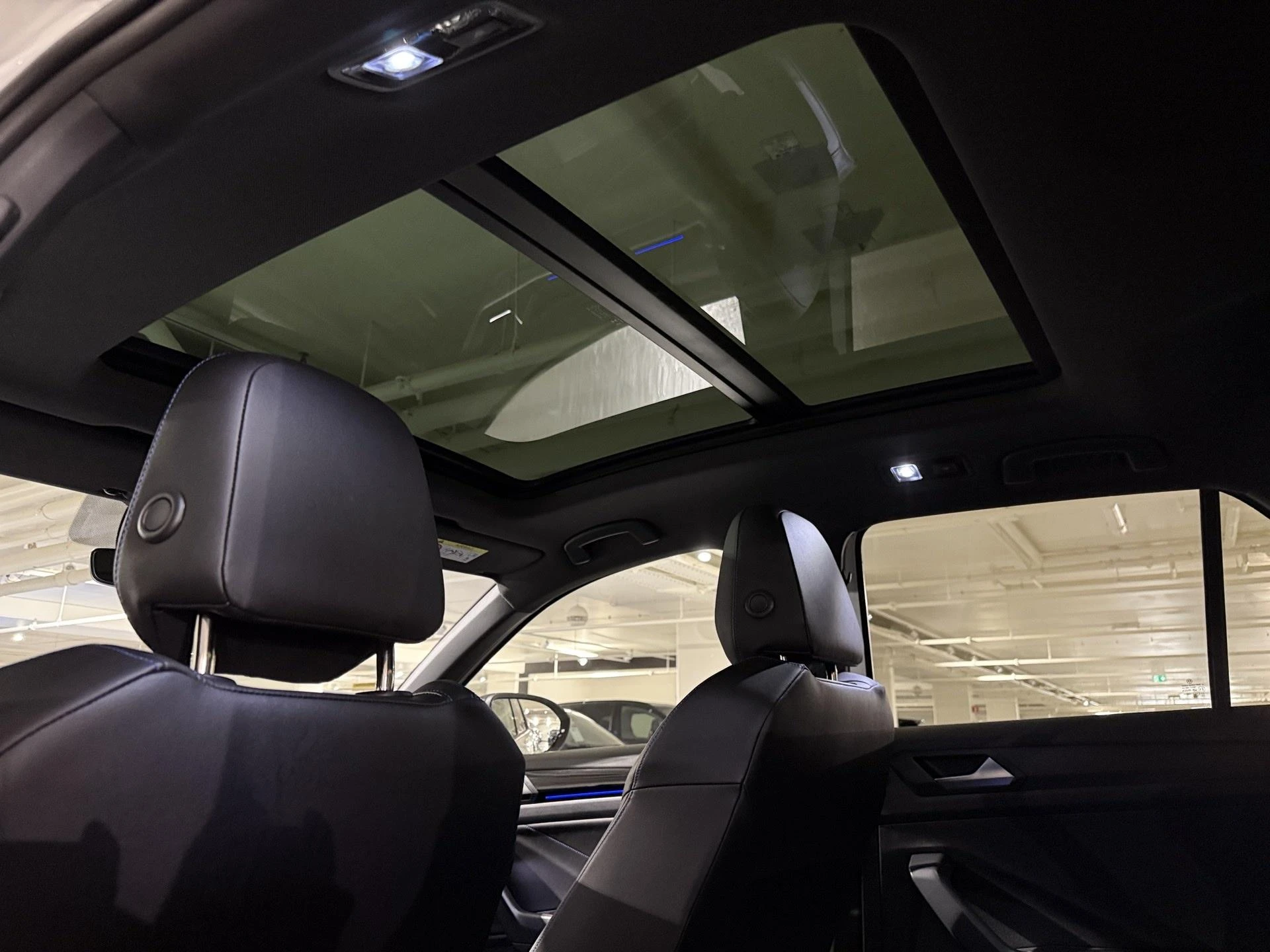 Volkswagen-T-Roc-image-11
