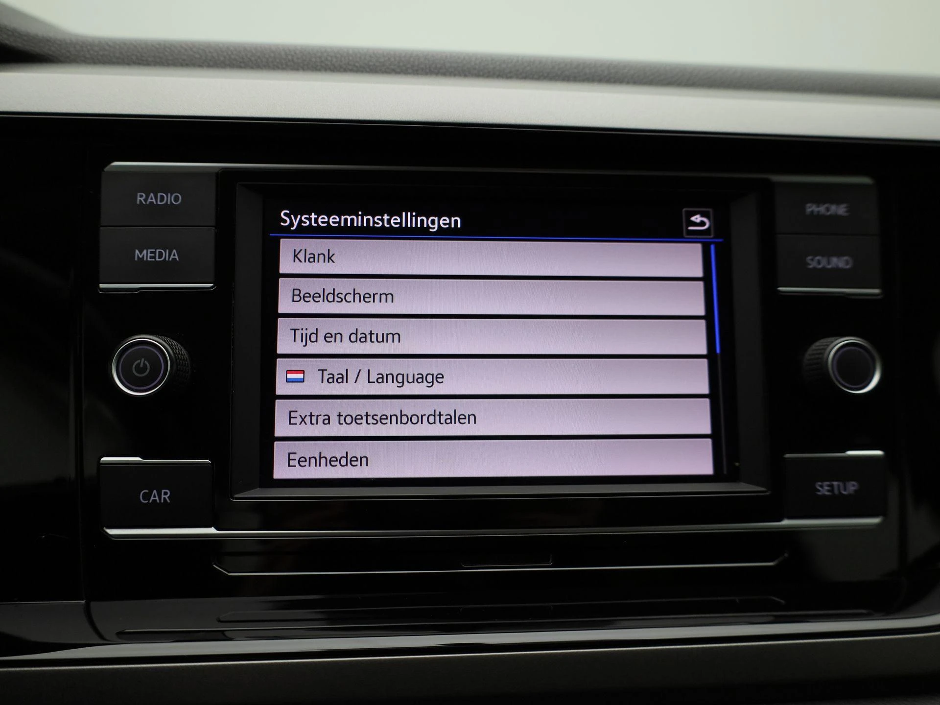 Volkswagen-Polo-image-21