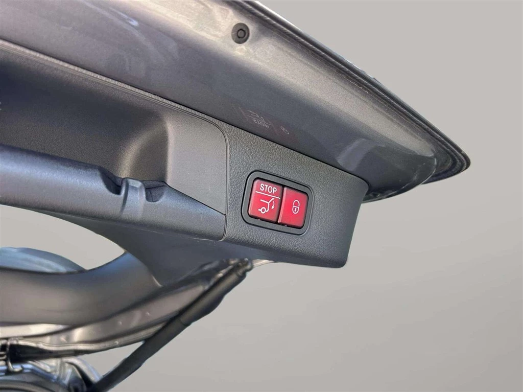 Mercedes-Benz-EQB-image-23
