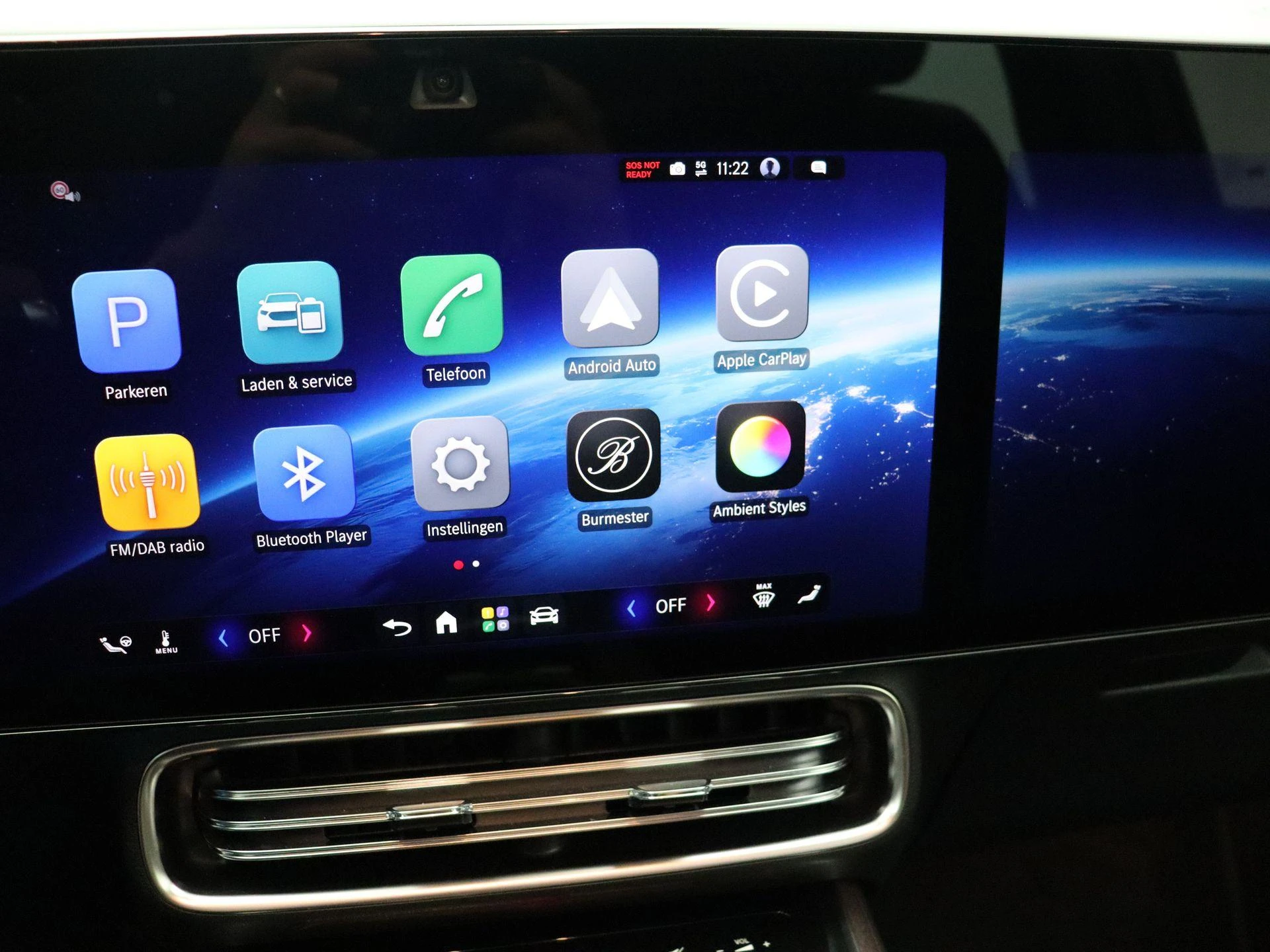 Mercedes-Benz-GLB-image-19