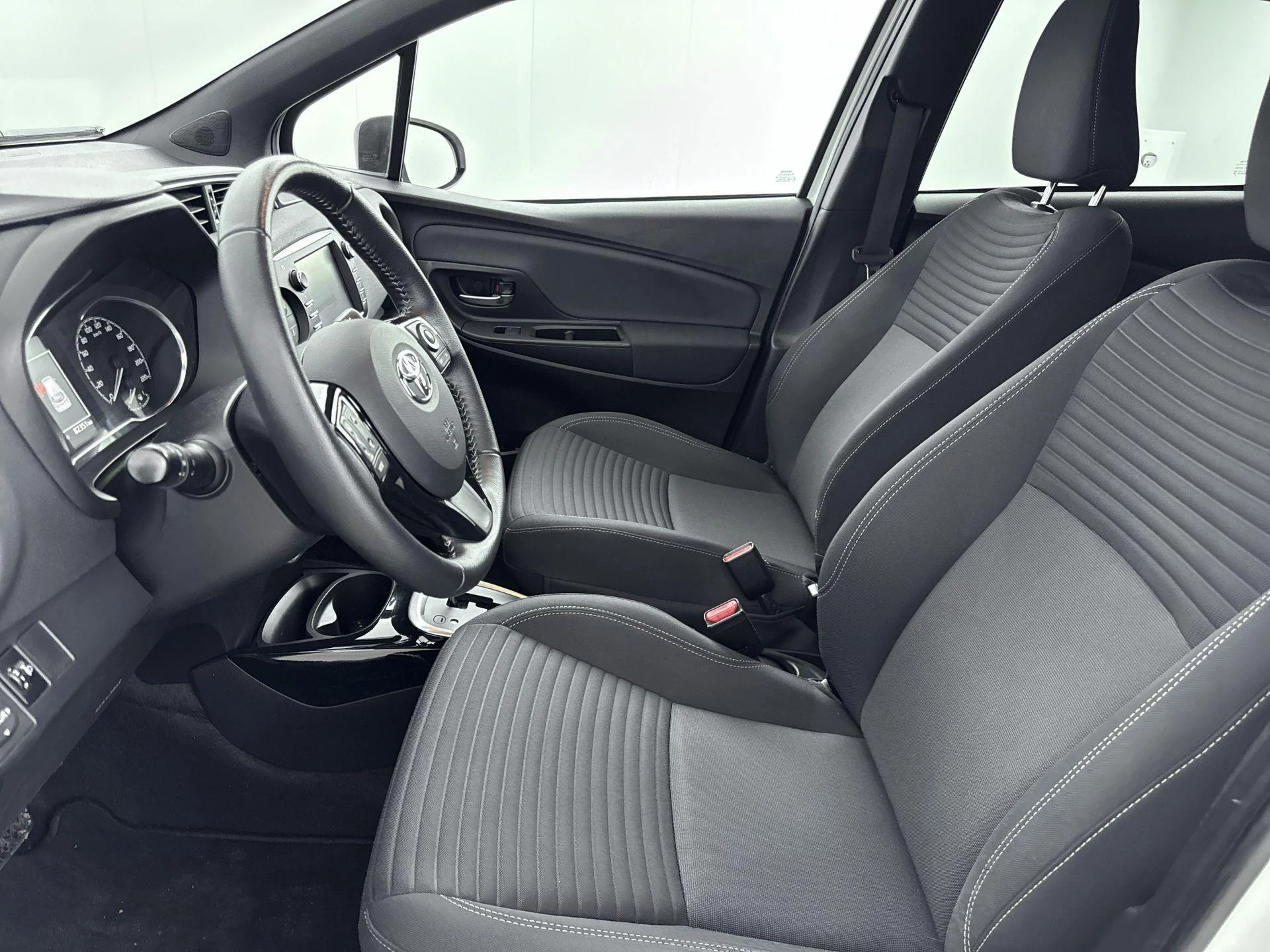 Toyota-Yaris-image-8