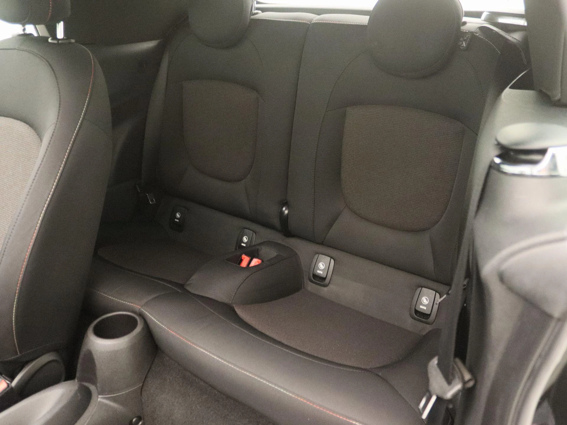 MINI-One Cabrio-image-12