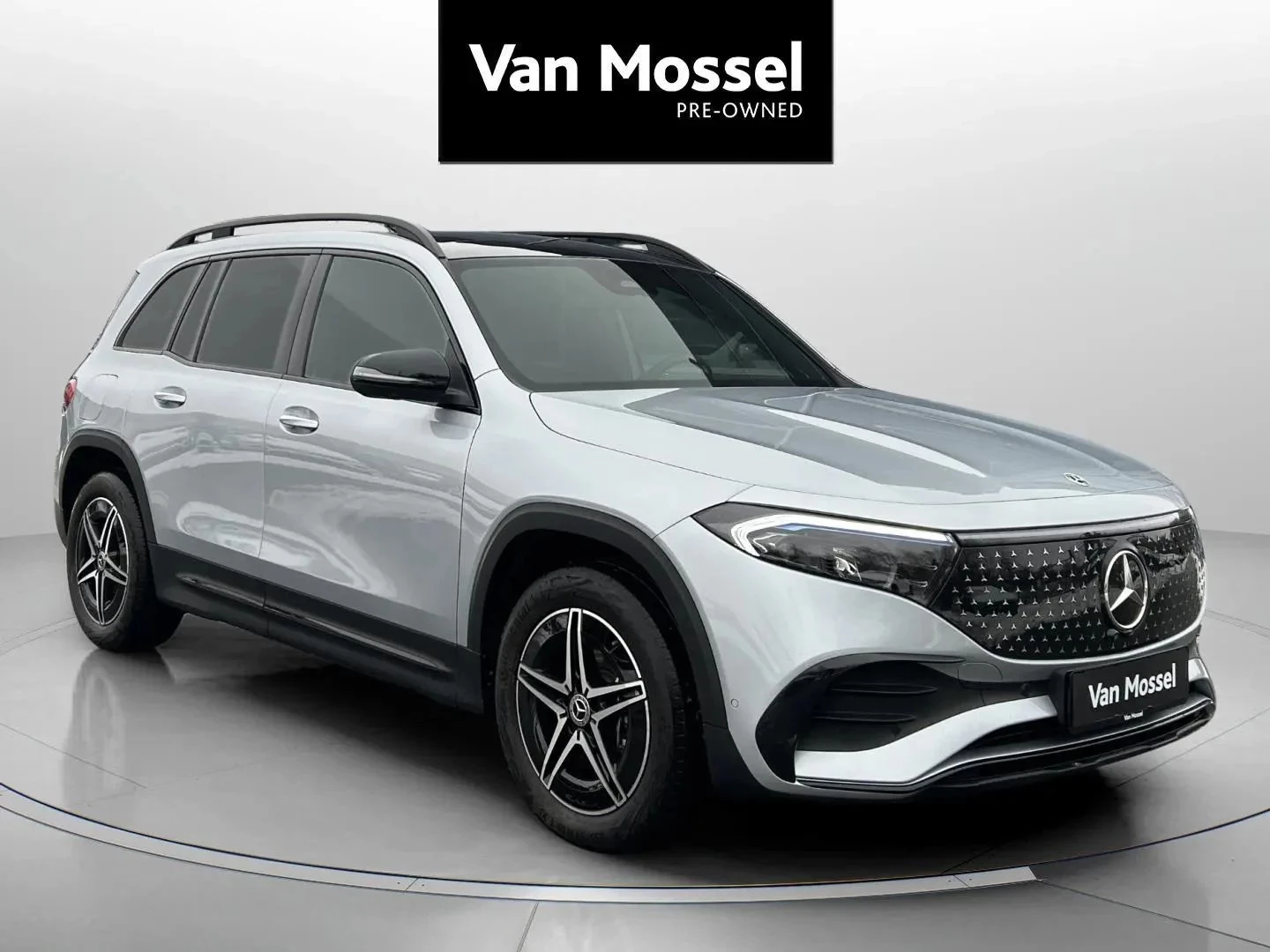 Mercedes-Benz-EQB-image-2