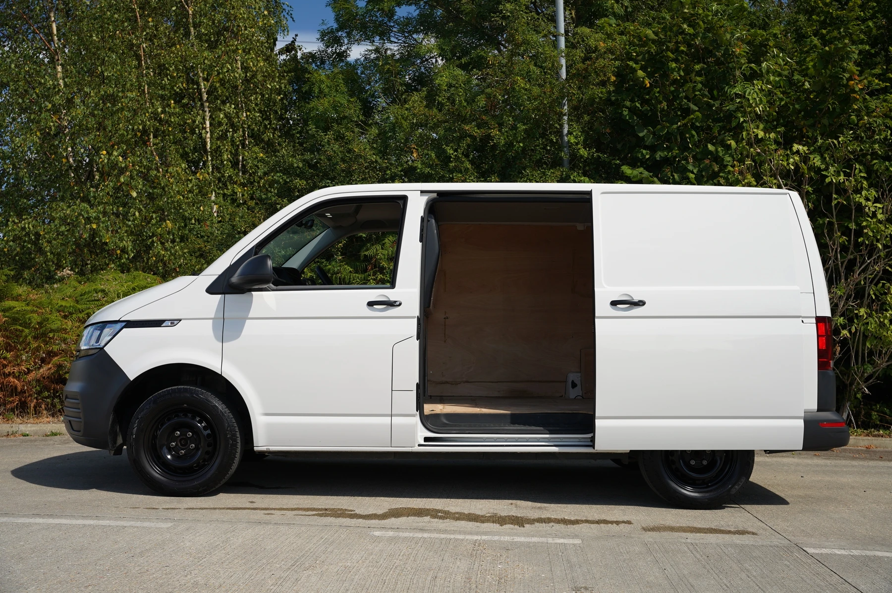 Volkswagen-Transporter-image-26