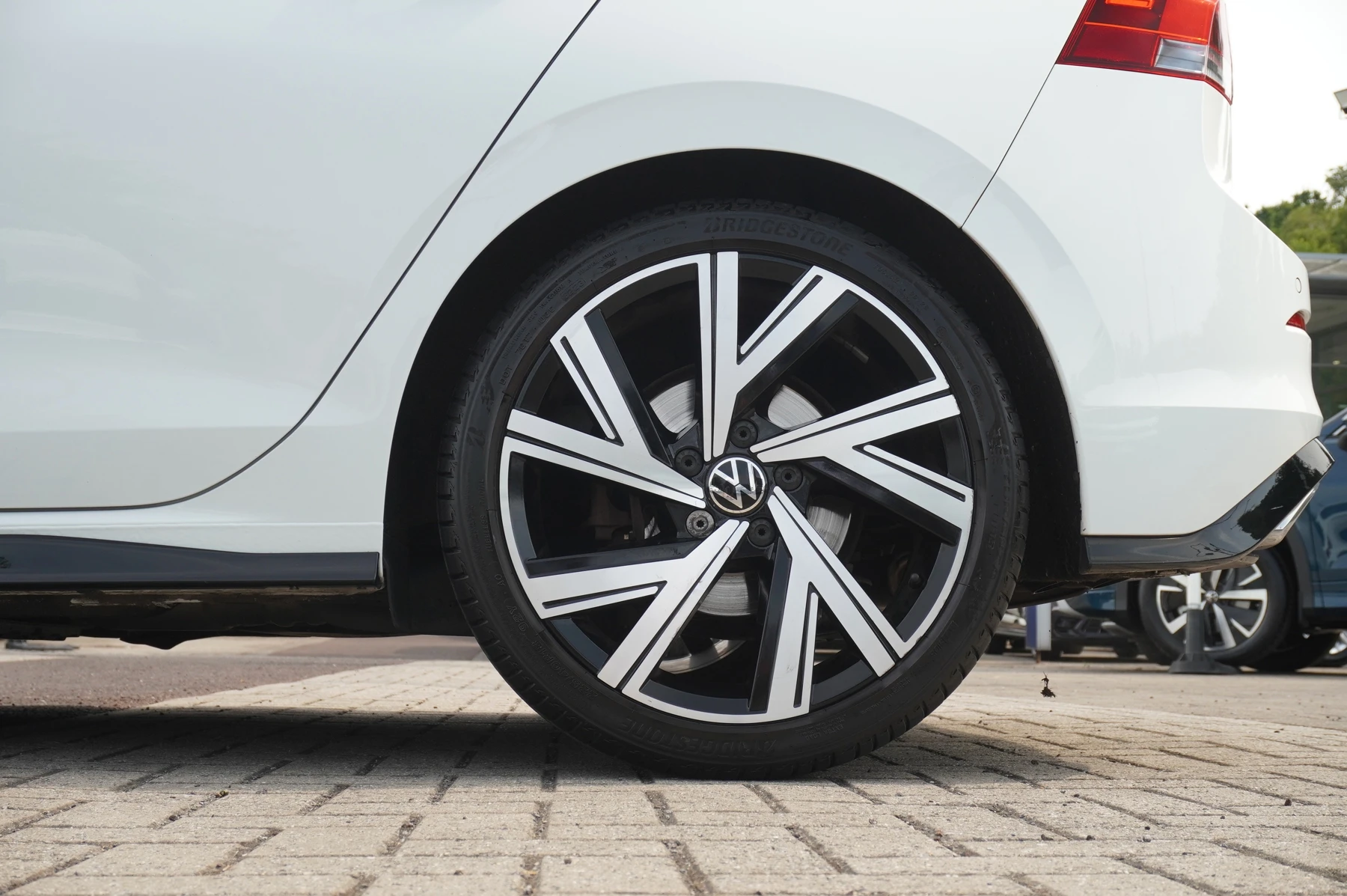 Volkswagen-Golf-image-20