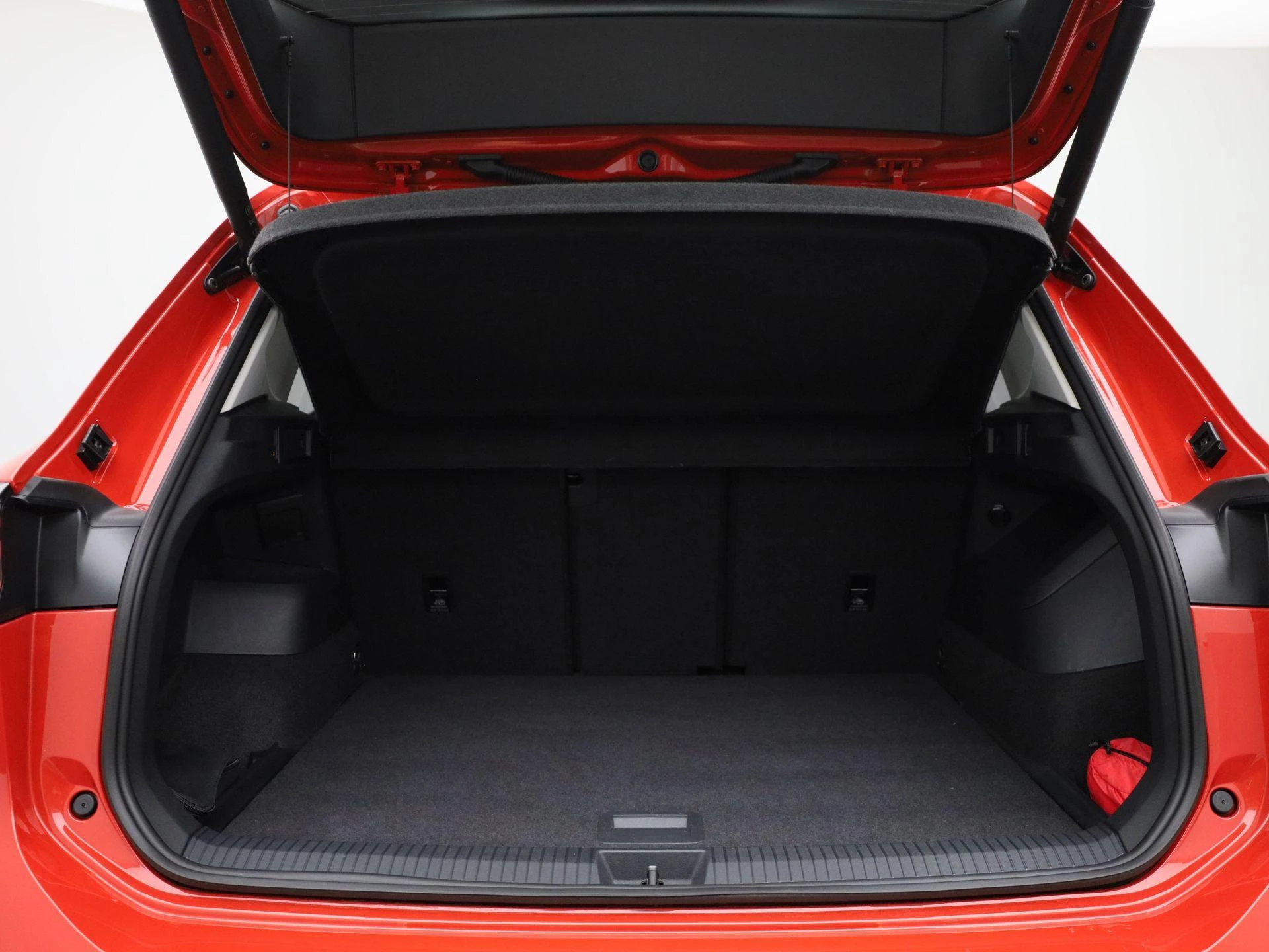 Volkswagen-Tiguan-image-13