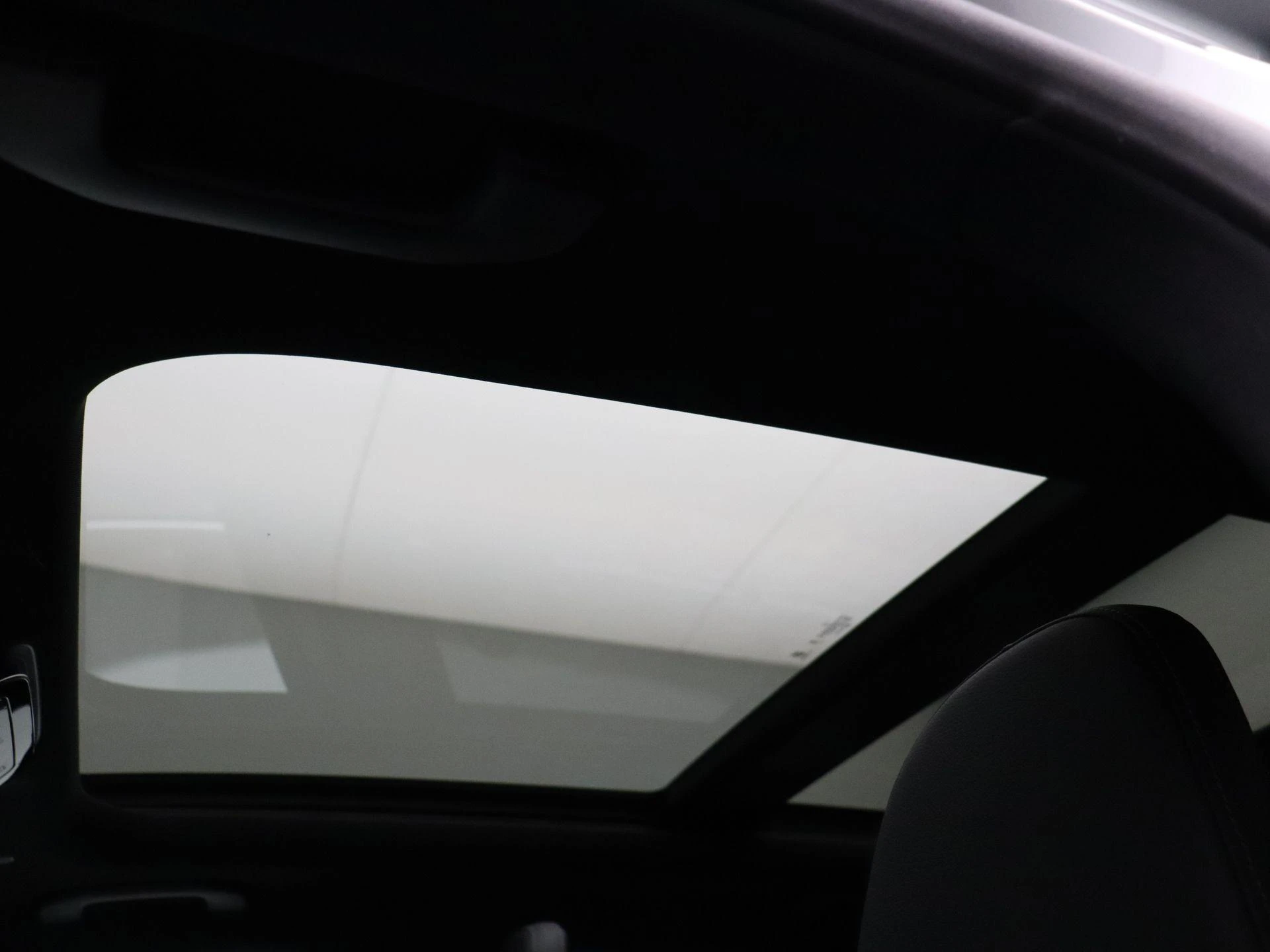 Mercedes-Benz-GLC-image-12