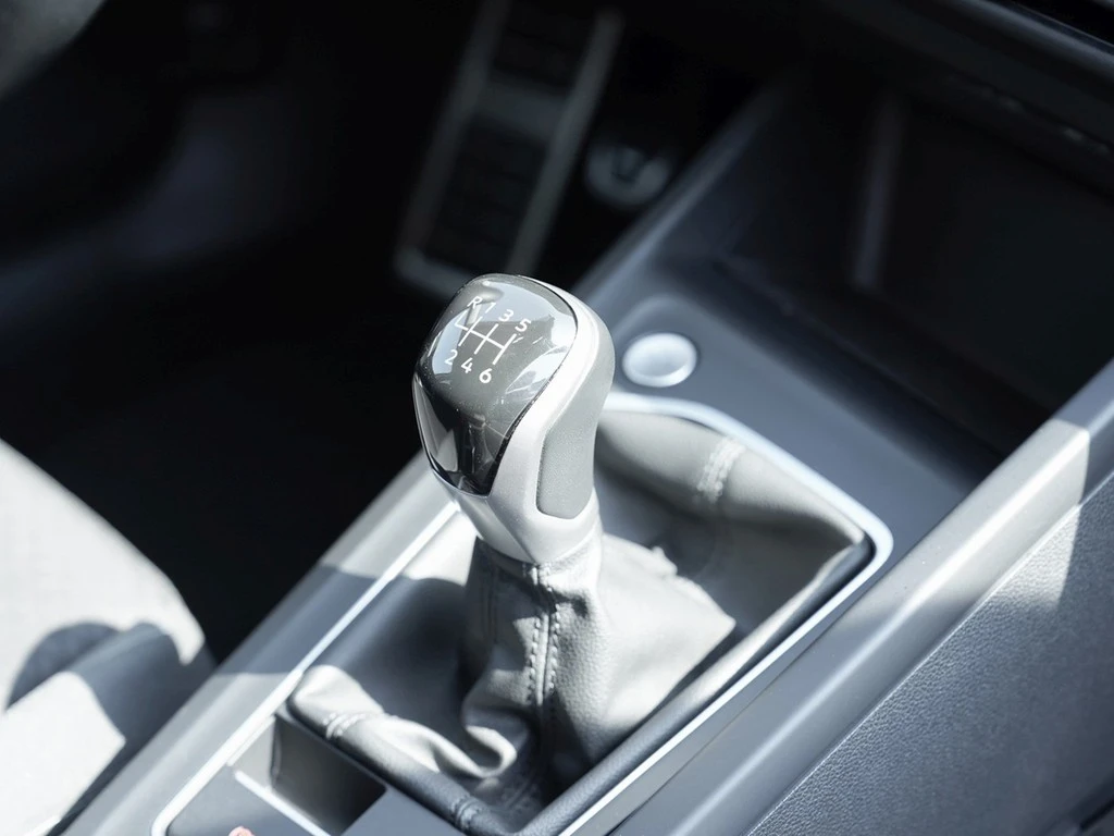 Volkswagen-Golf-image-8