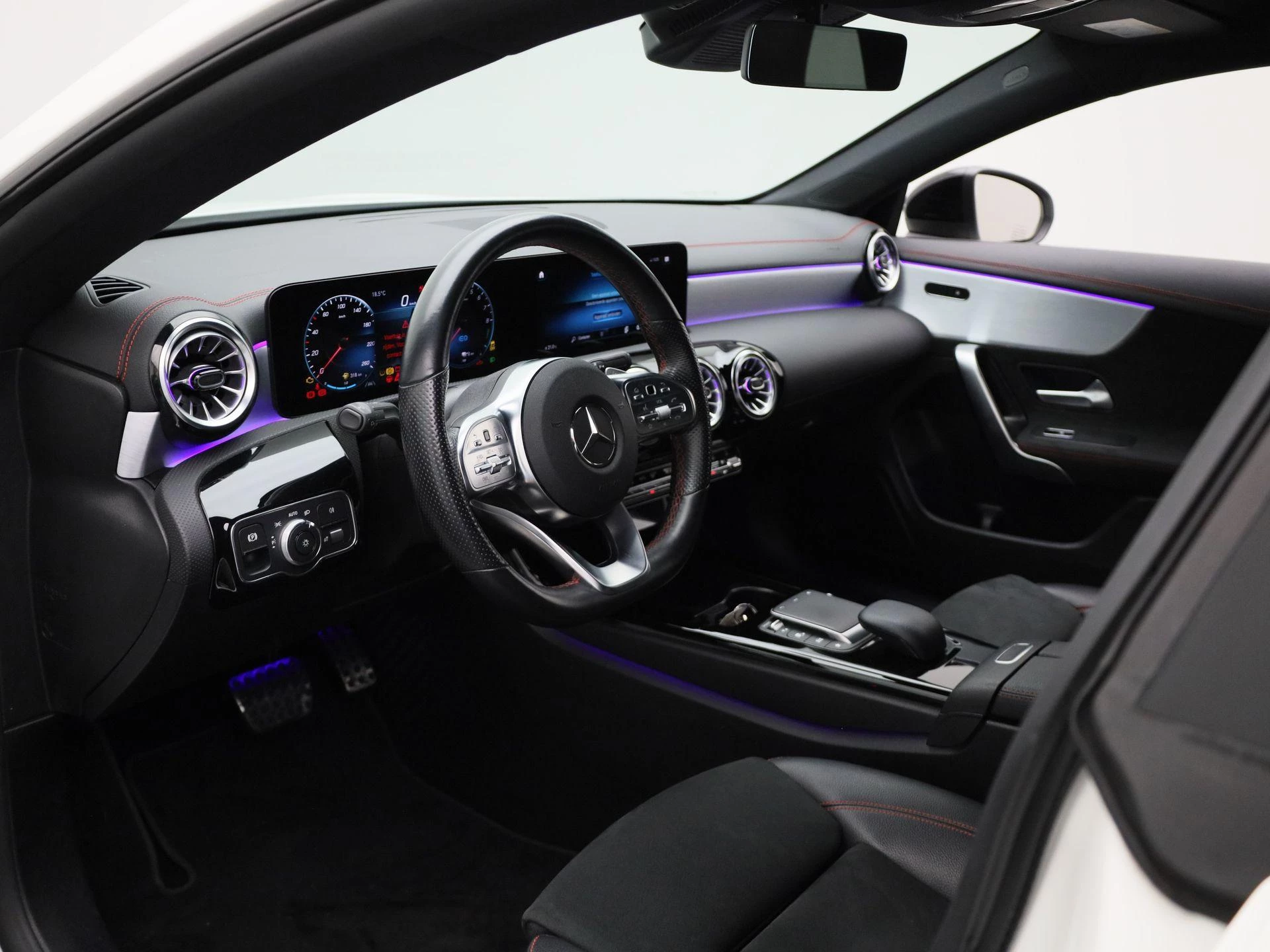 Mercedes-Benz-CLA-image-28