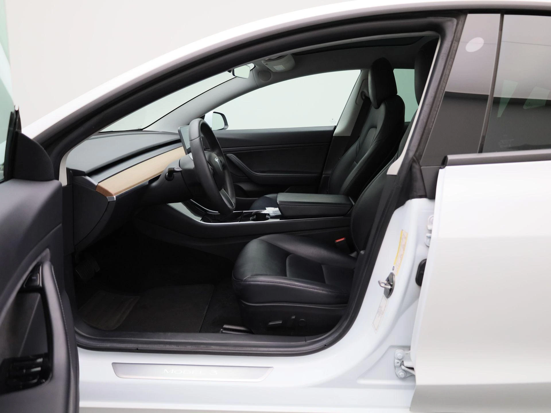 Tesla-Model 3-image-8