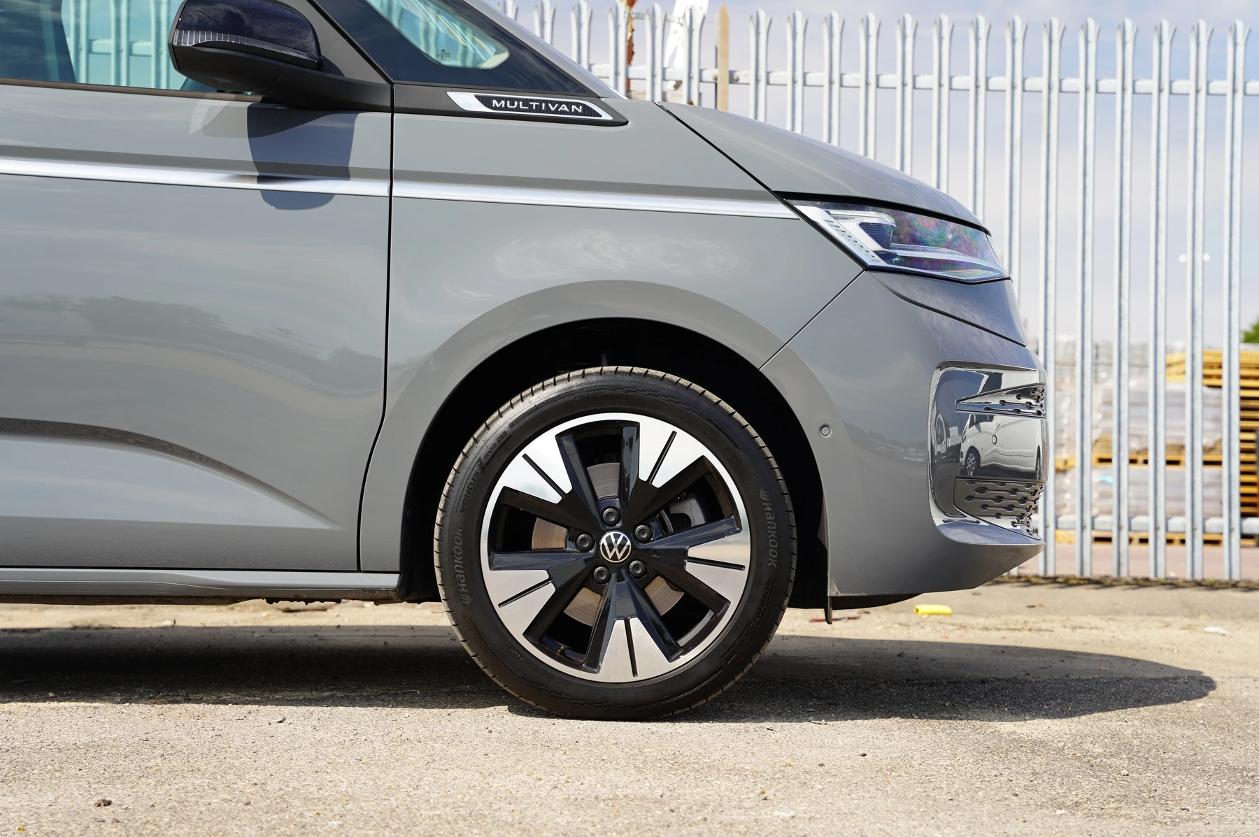 Volkswagen-Multivan-image-15