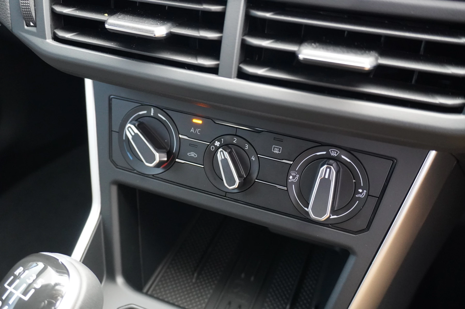 Volkswagen-Polo-image-17